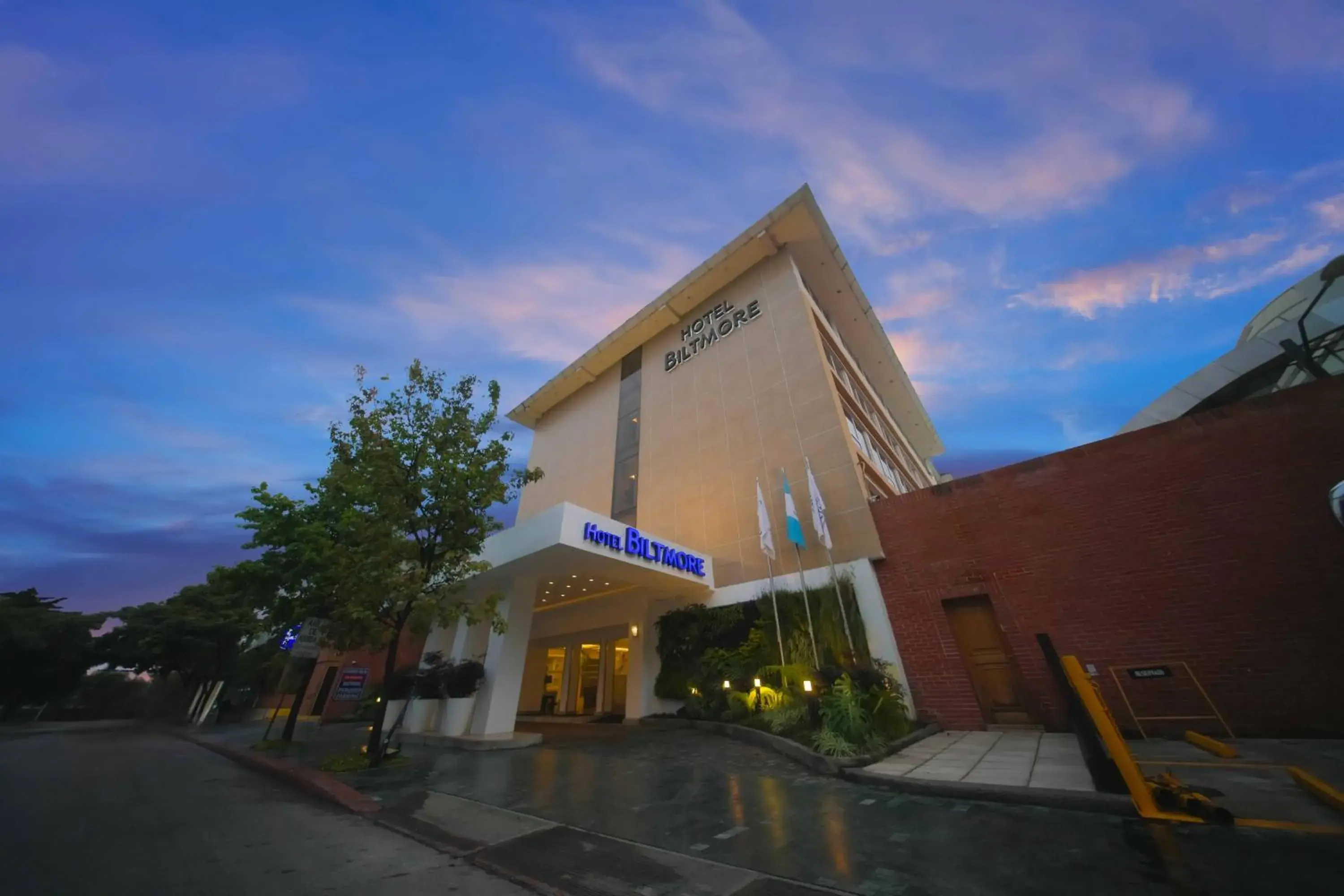 Facade/entrance in Hotel Biltmore Facade/entrance in Hotel Biltmore