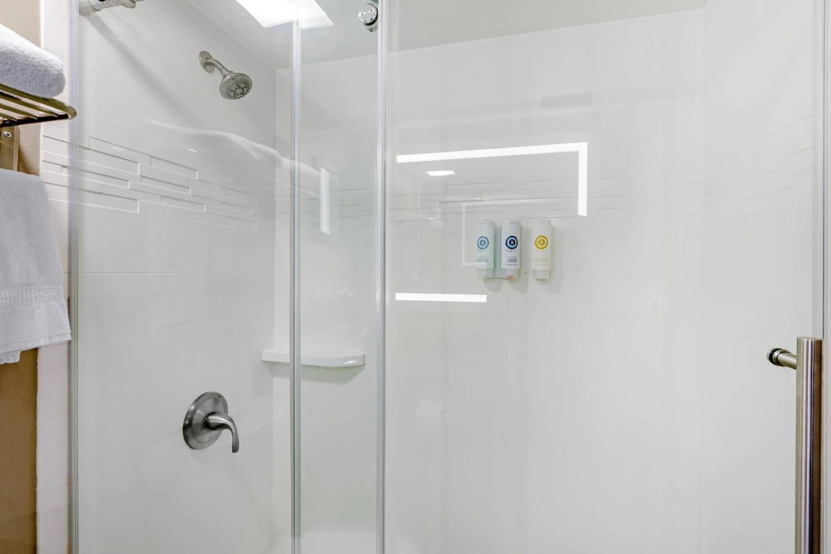 Bedroom in Comfort Inn & Suites Pottstown Eastern Gateway