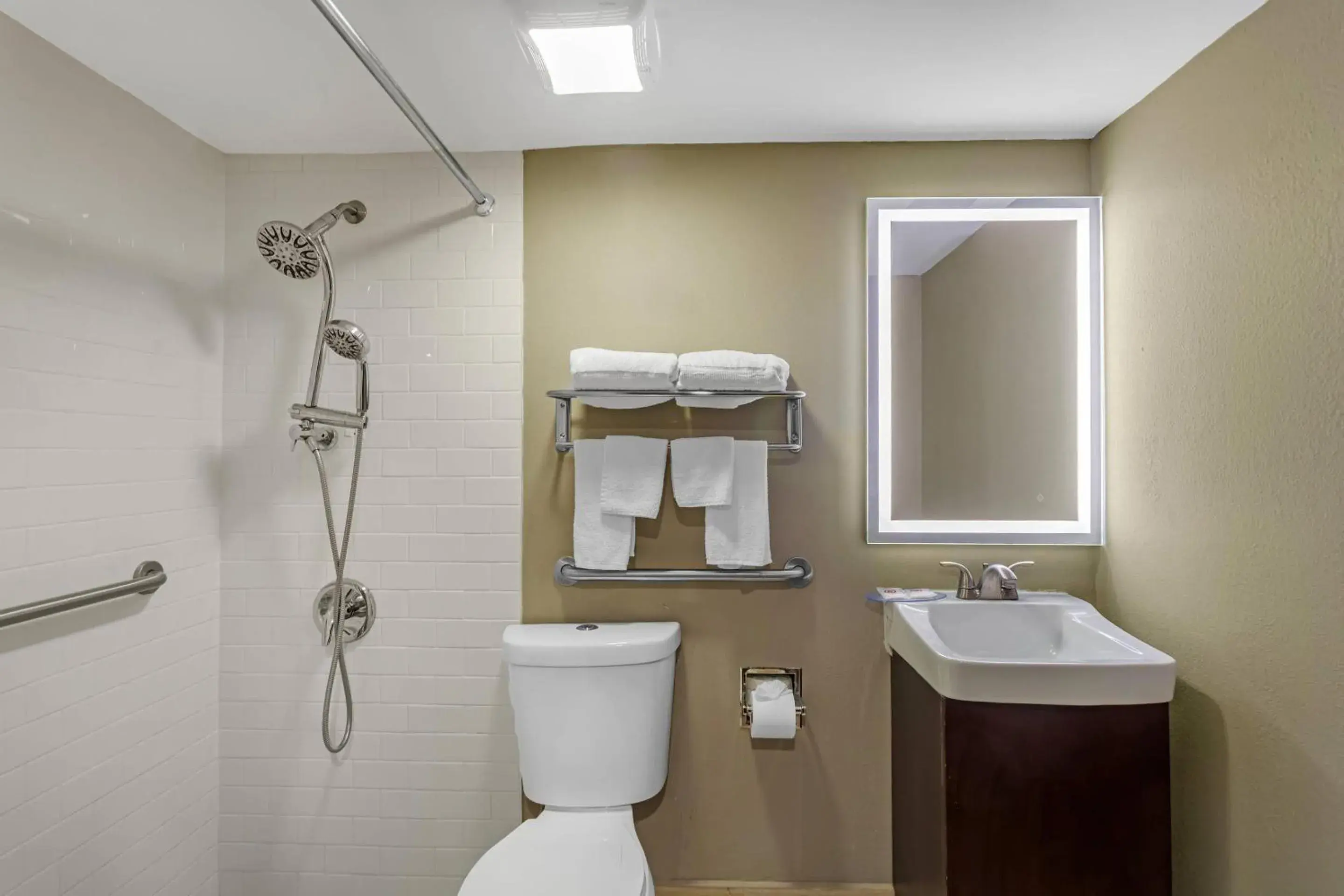 Bedroom in Comfort Inn & Suites Pottstown Eastern Gateway Bedroom in Comfort Inn & Suites Pottstown Eastern Gateway