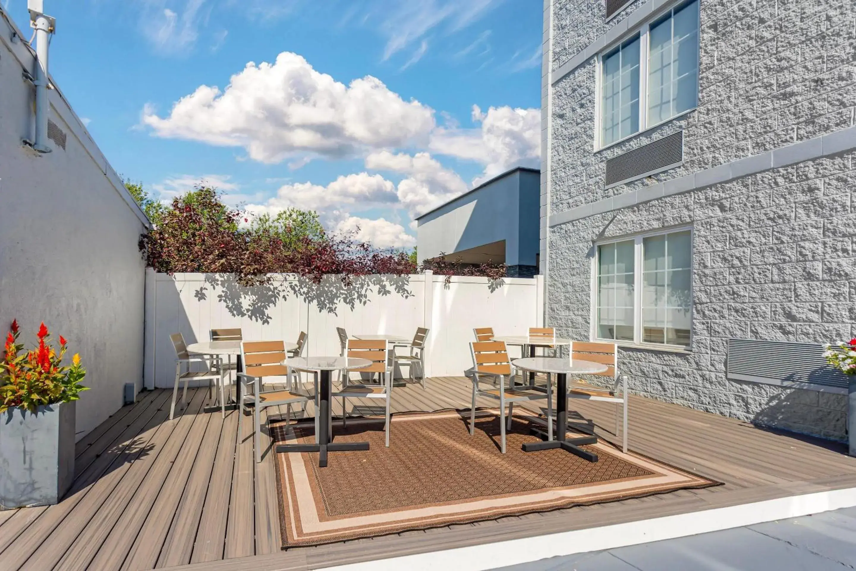 Property building in Comfort Inn & Suites Pottstown Eastern Gateway Property building in Comfort Inn & Suites Pottstown Eastern Gateway