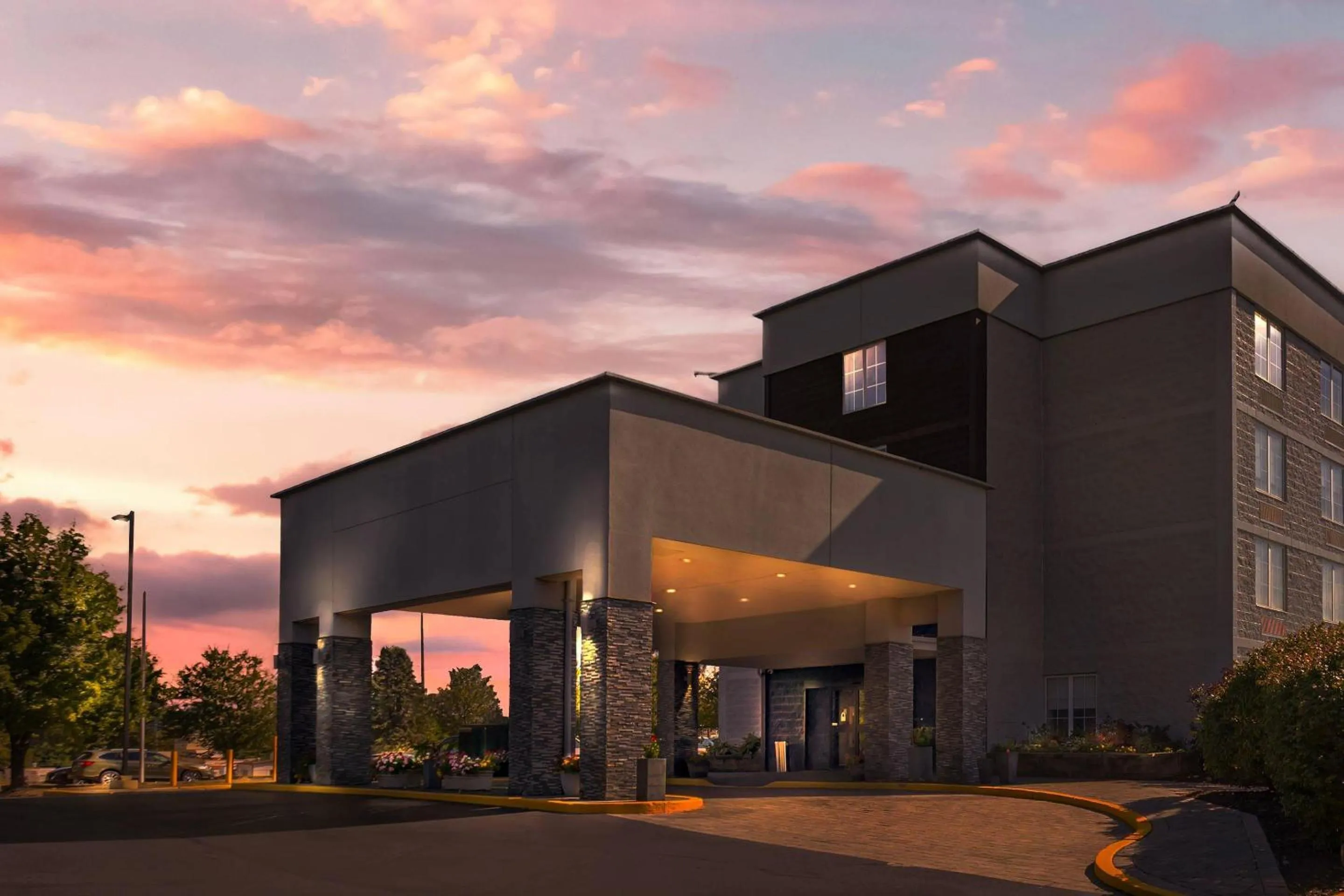 Property building in Comfort Inn & Suites Pottstown Eastern Gateway