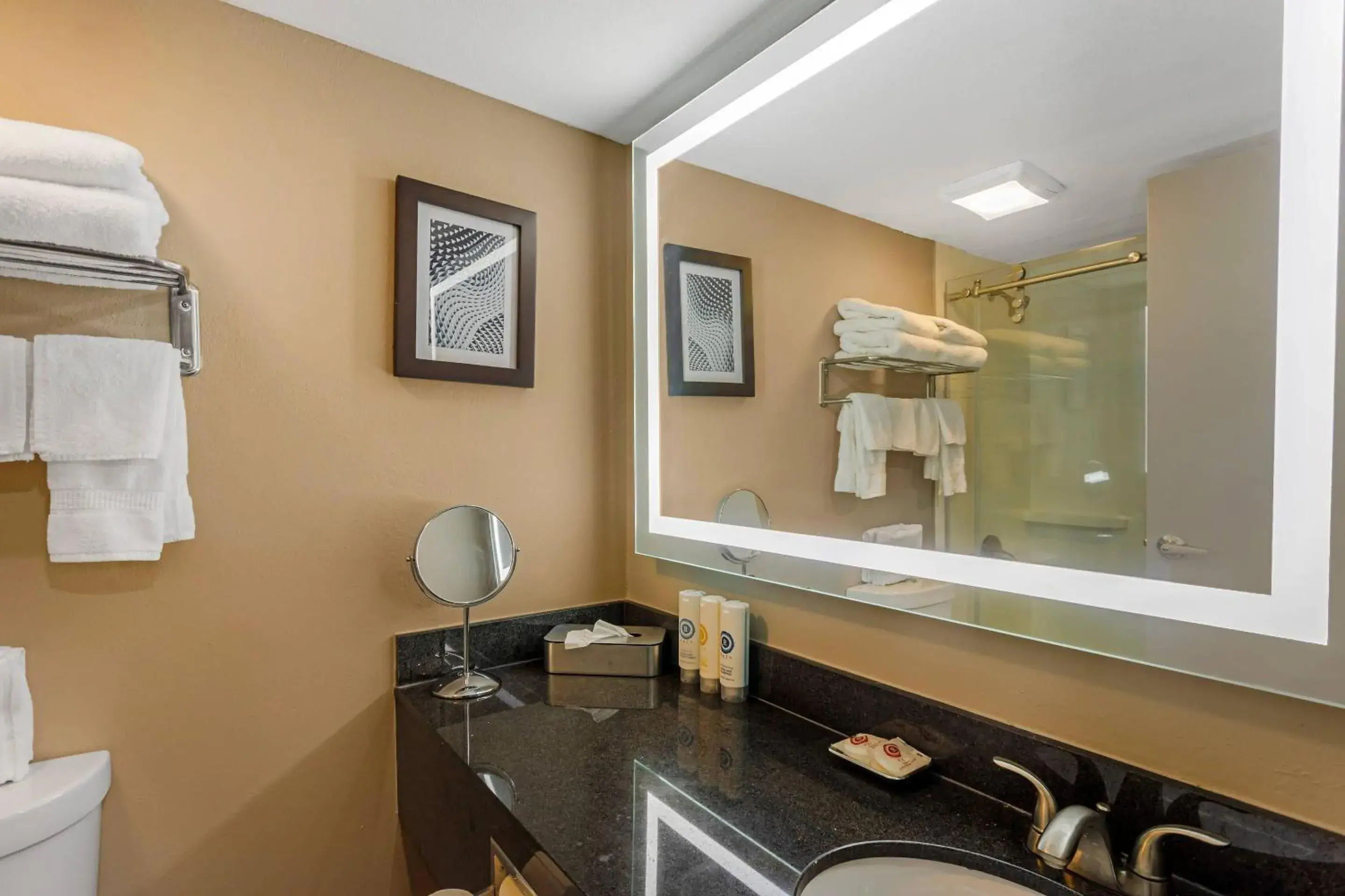 Bedroom in Comfort Inn & Suites Pottstown Eastern Gateway Bedroom in Comfort Inn & Suites Pottstown Eastern Gateway