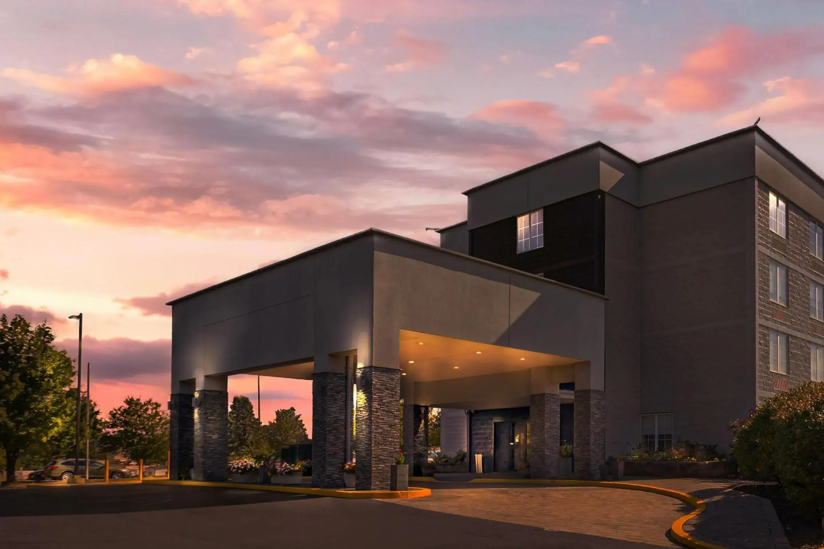 Property building in Comfort Inn & Suites Pottstown Eastern Gateway Property building in Comfort Inn & Suites Pottstown Eastern Gateway