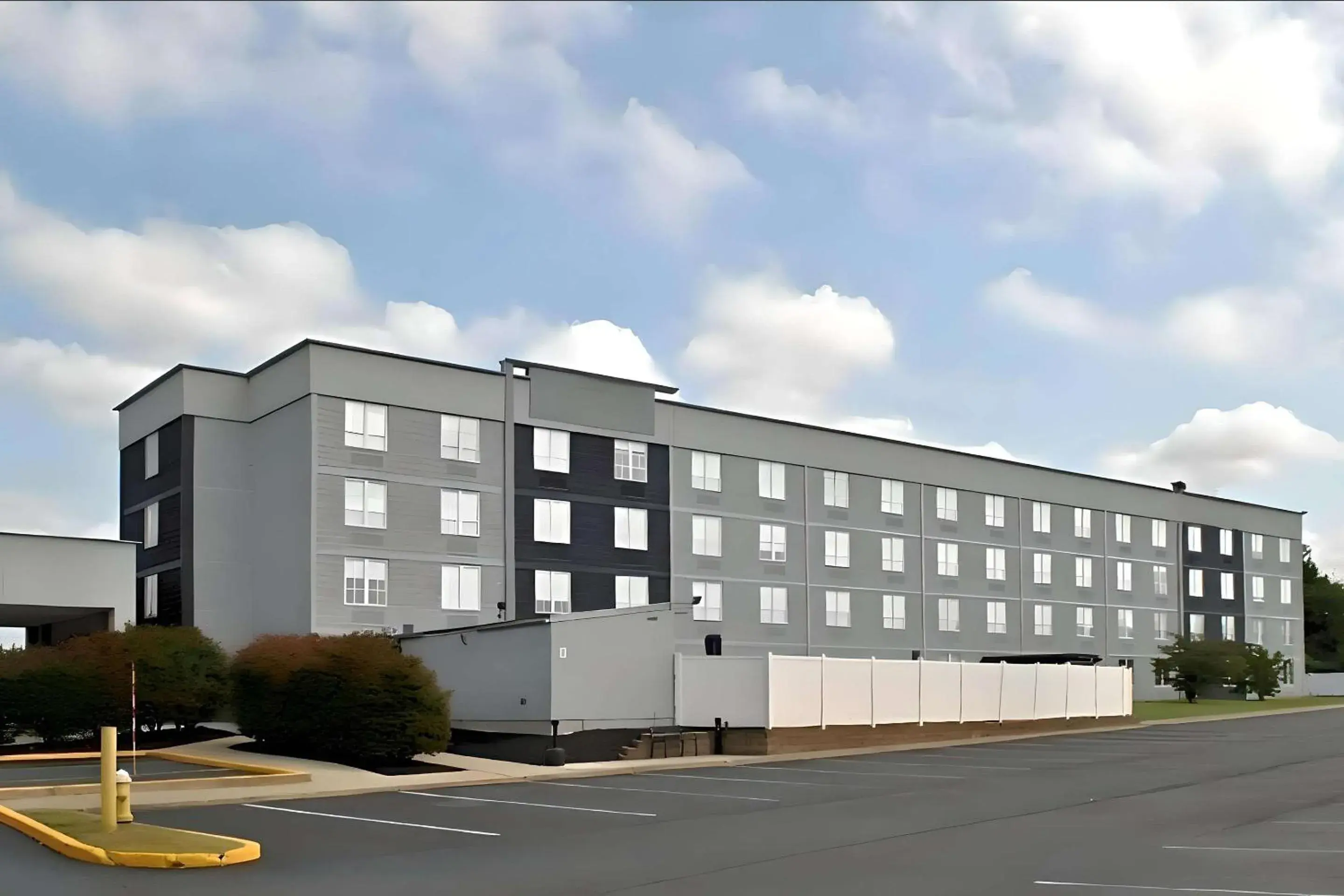 Property building in Best Western Plus Executive Residency Pottstown Property building in Best Western Plus Executive Residency Pottstown
