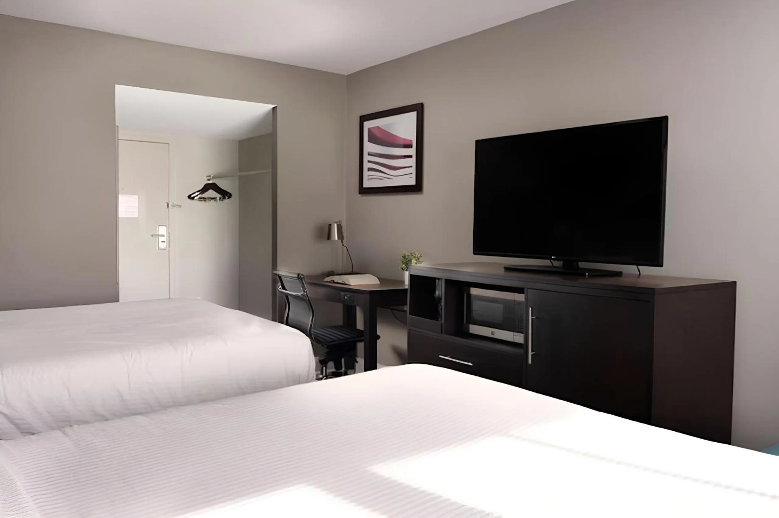 TV and multimedia, Bed in Best Western Plus Executive Residency Pottstown