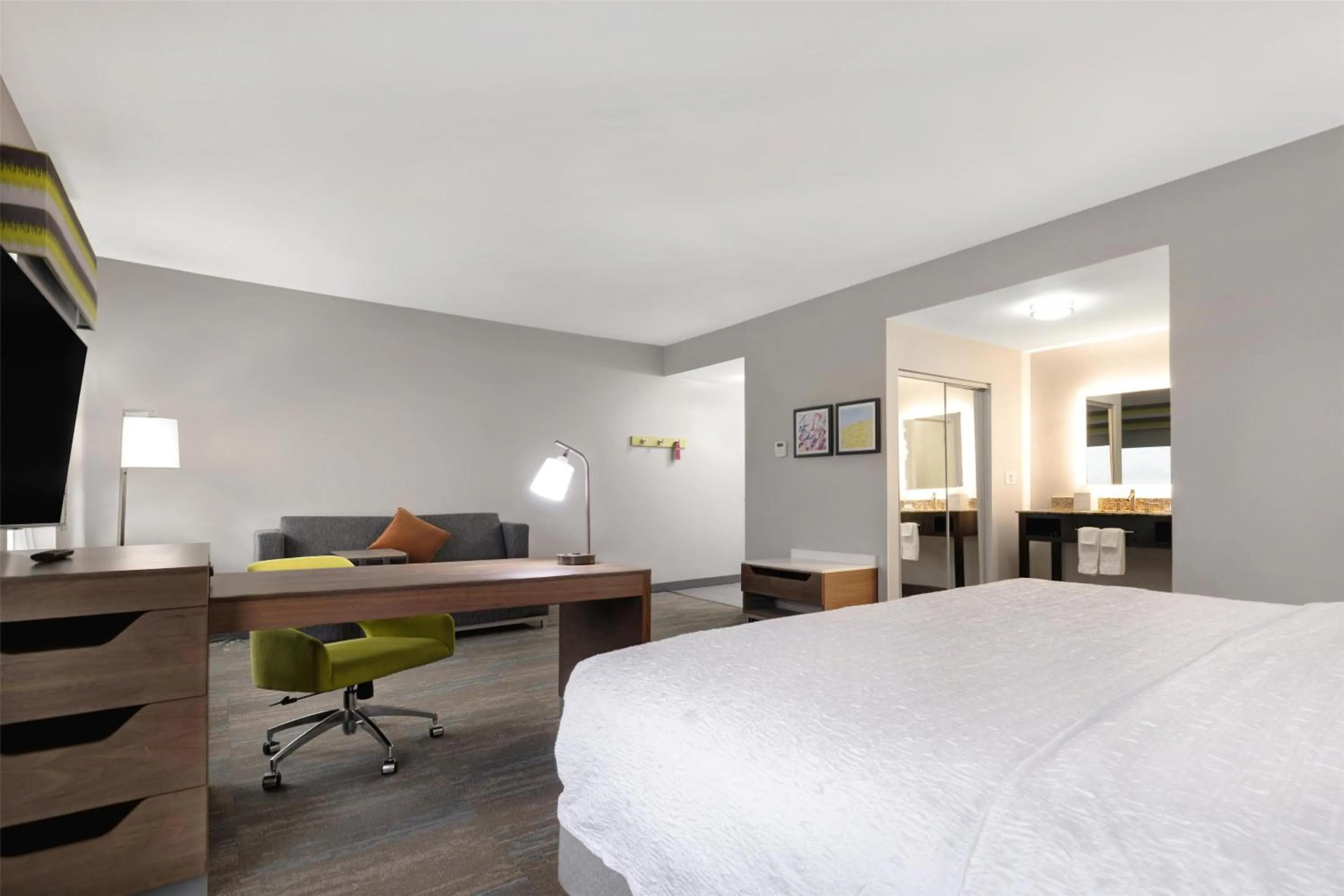 Bed in Hampton Inn & Suites Shreveport