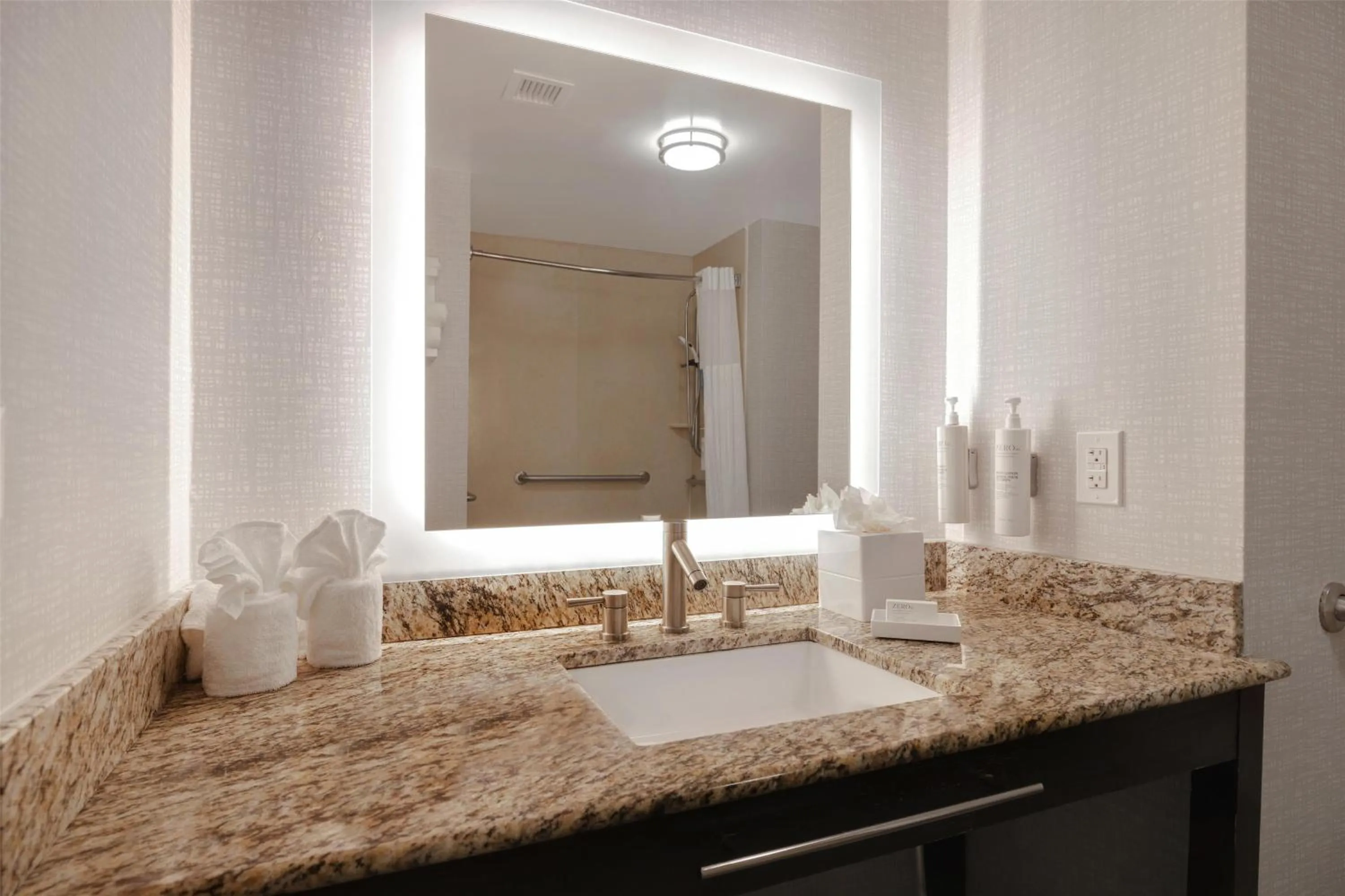 Bathroom in Hampton Inn & Suites Shreveport