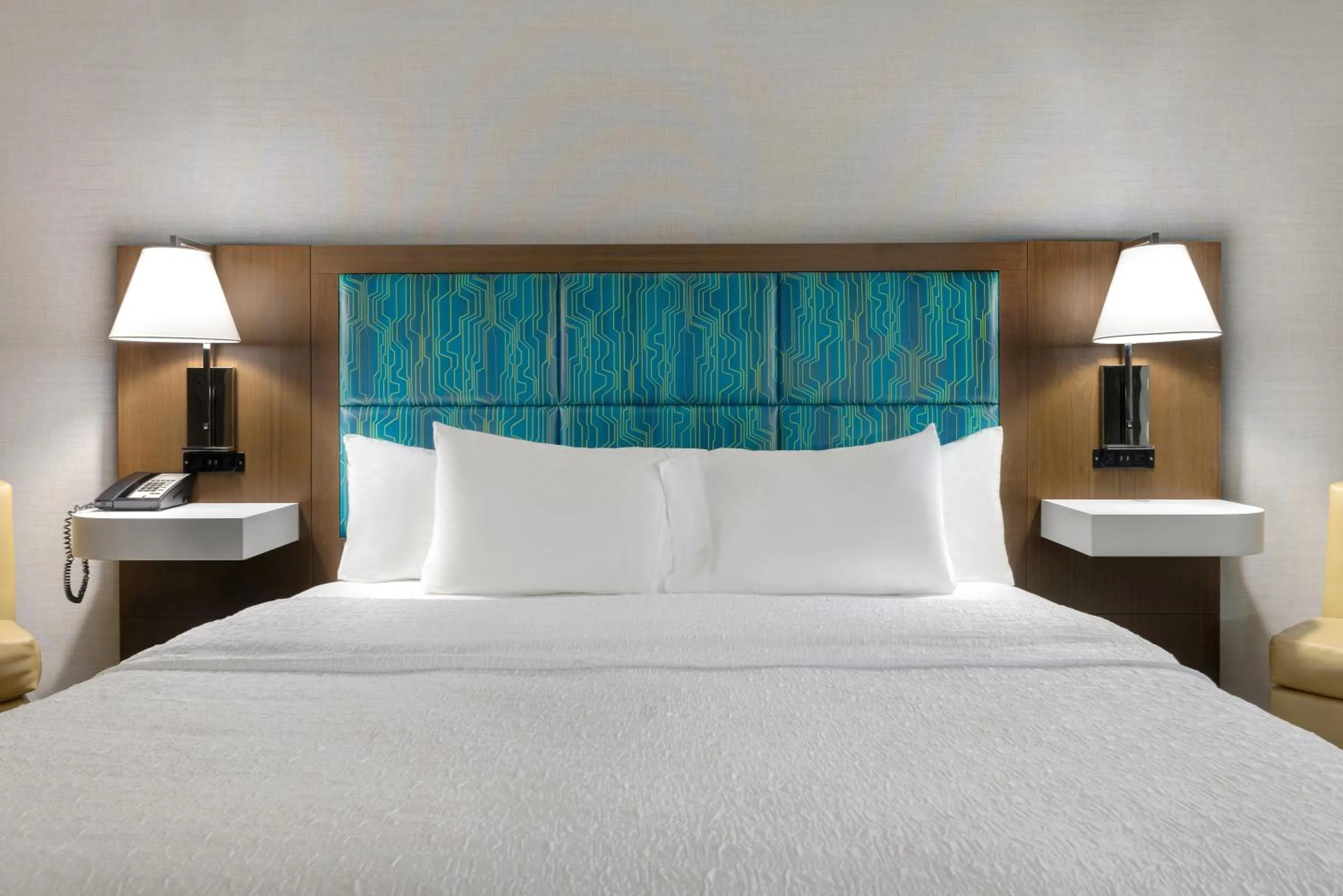 Bed in Hampton Inn & Suites Shreveport