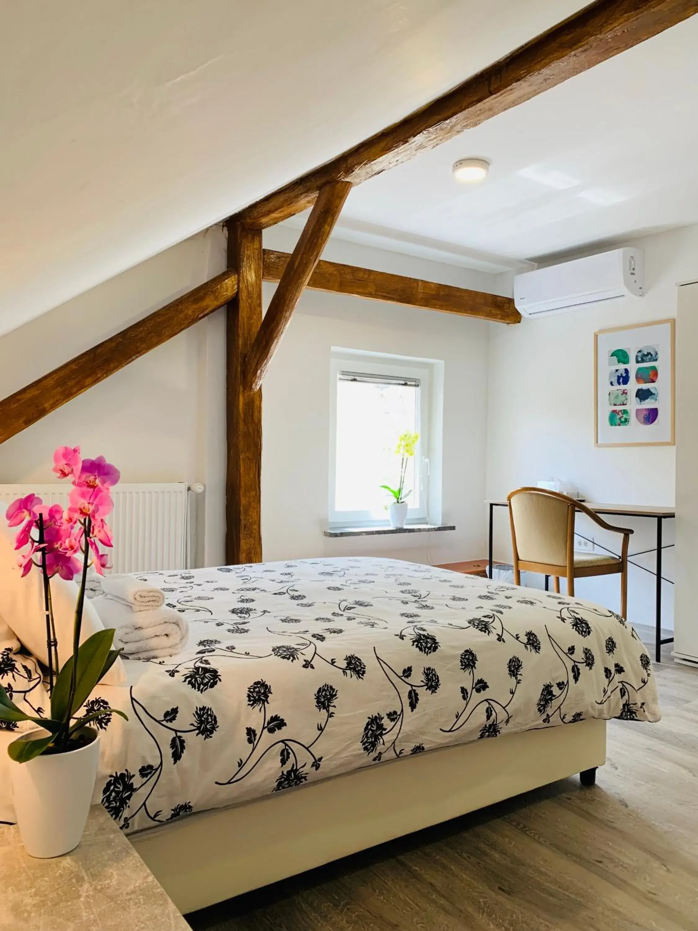 Comfort Double Room with shared bathroom - Attic in Lina Rooms Hostel Comfort Double Room with shared bathroom - Attic in Lina Rooms Hostel