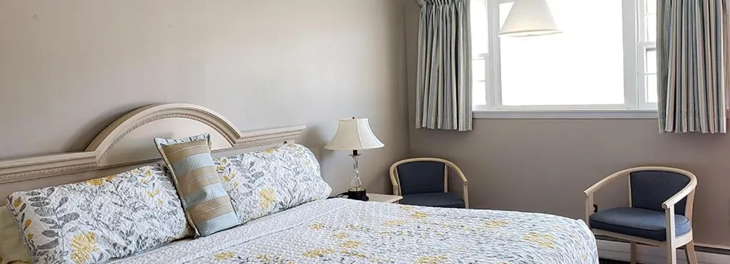 Bed in Gorham Motor Inn