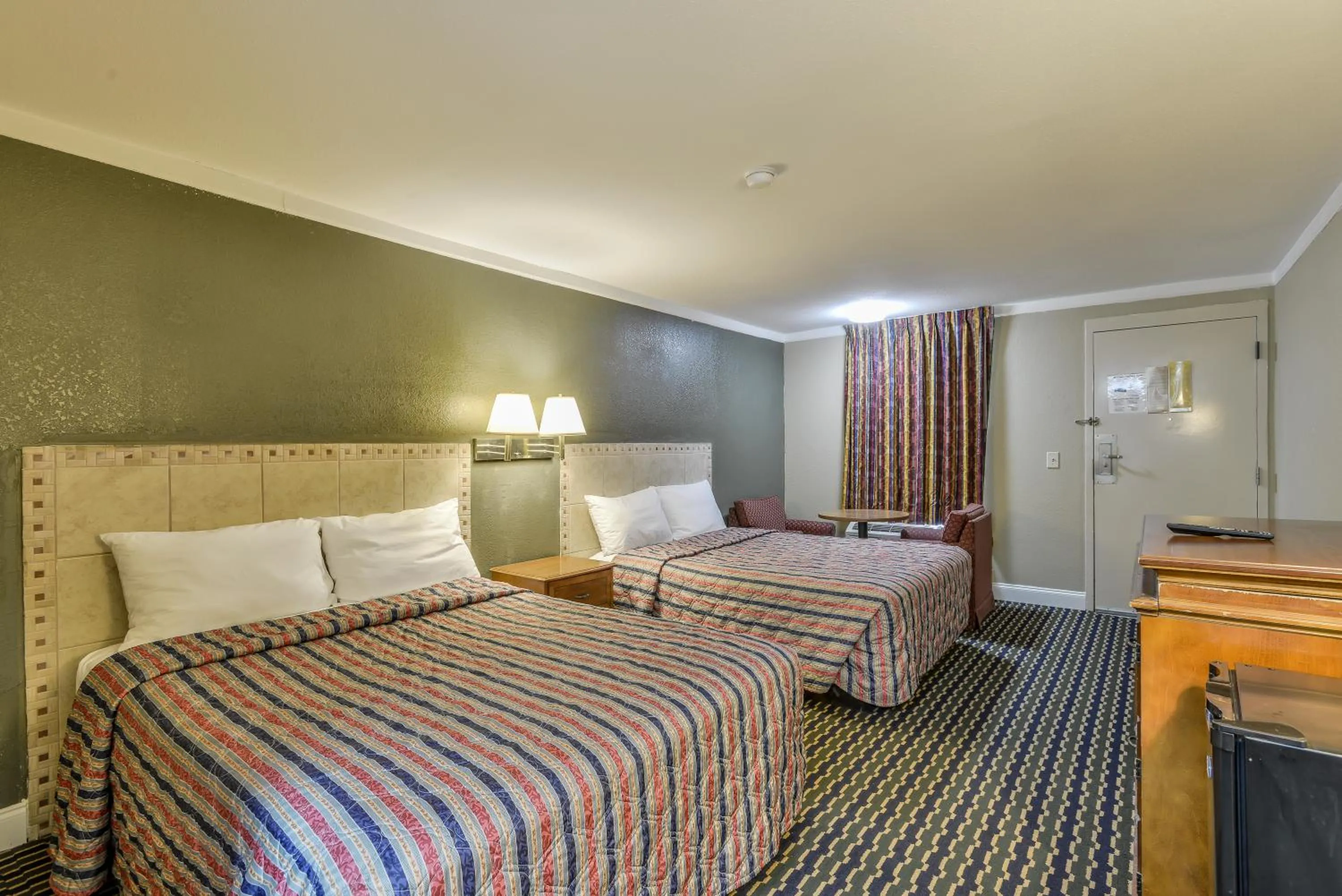 Bedroom, Bed in Wake Inn