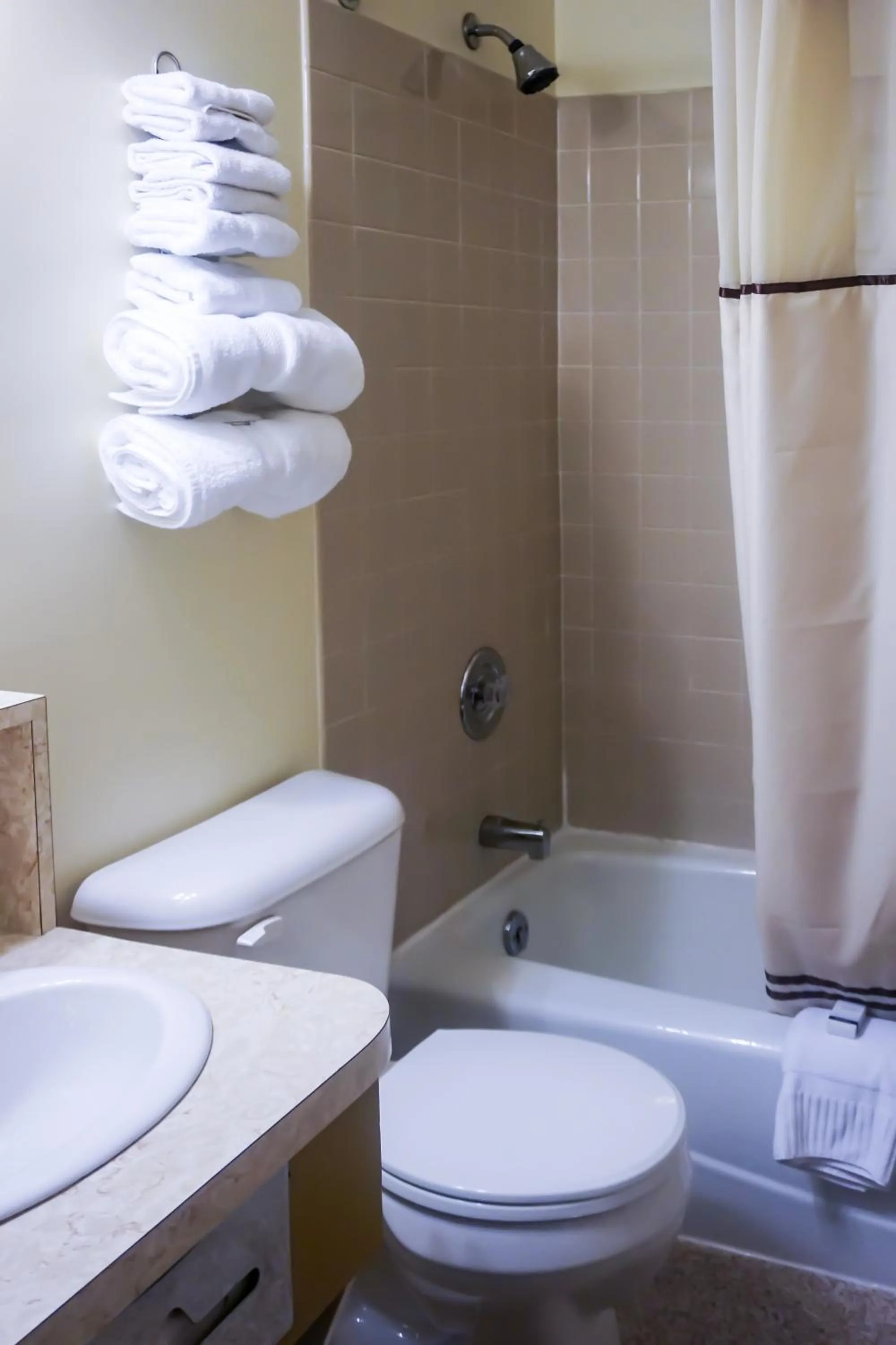 Bathroom in Cocoa Country Inn Hershey