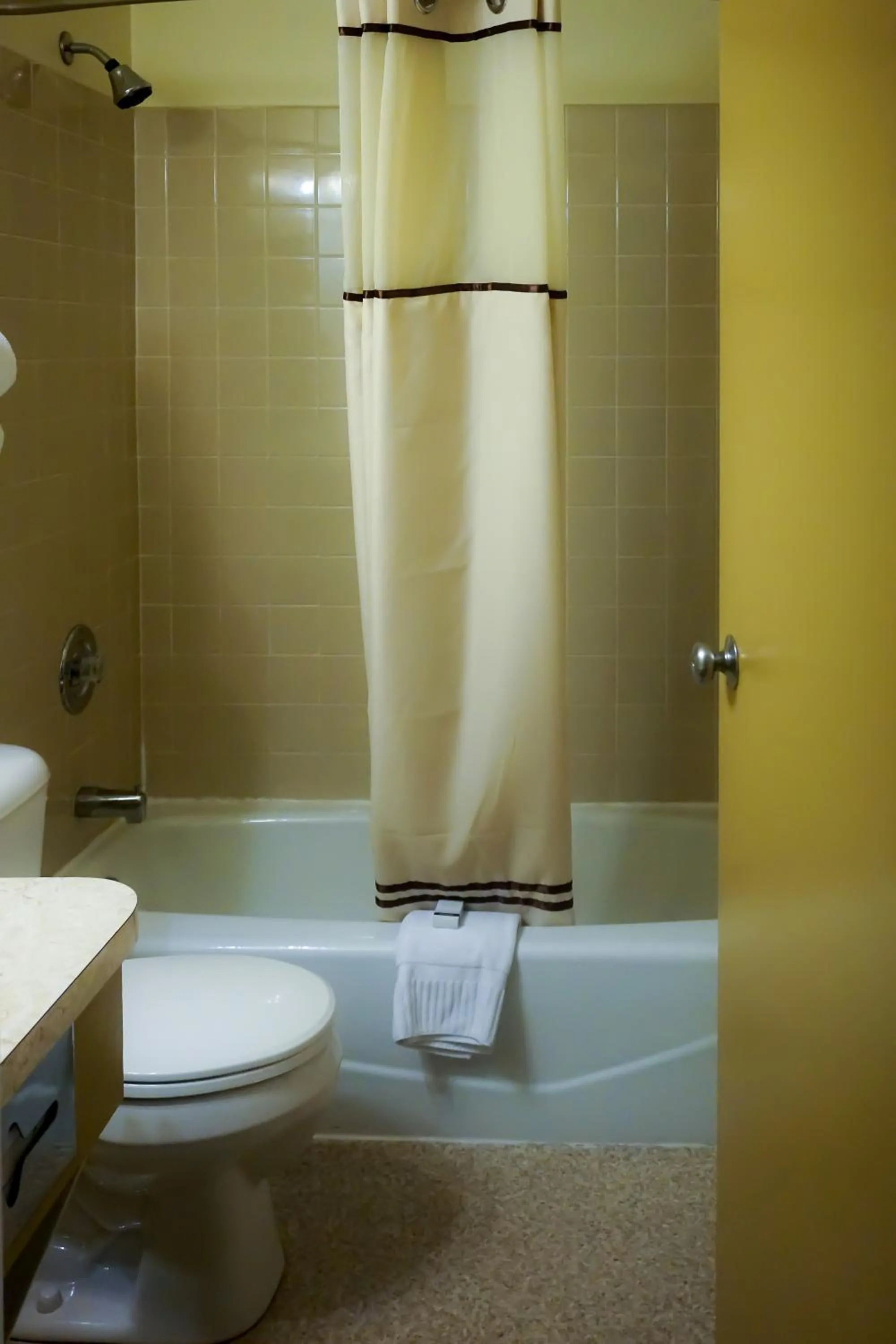 Bathroom in Cocoa Country Inn Hershey