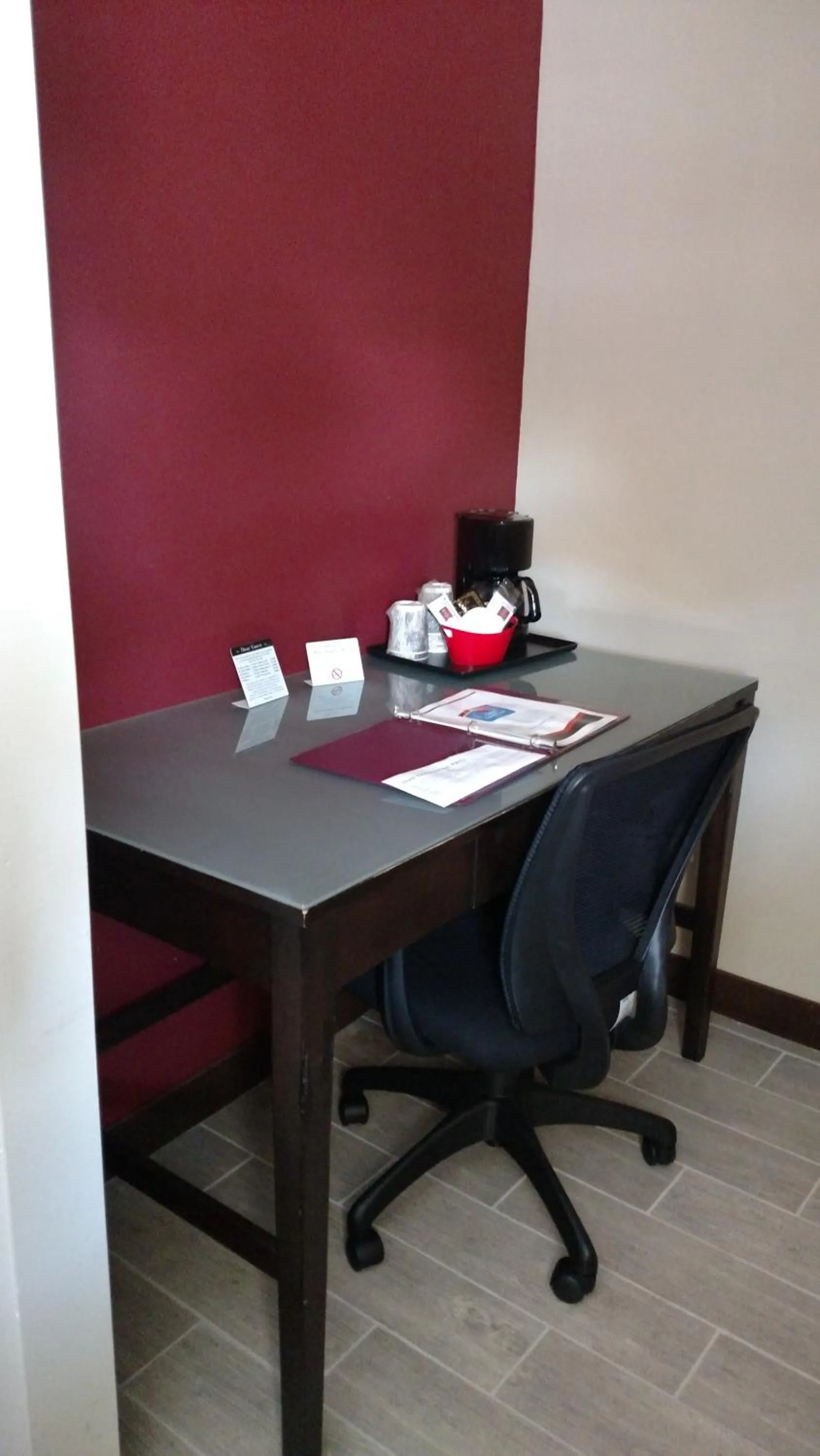 Coffee/tea facilities in Cocoa Country Inn Hershey