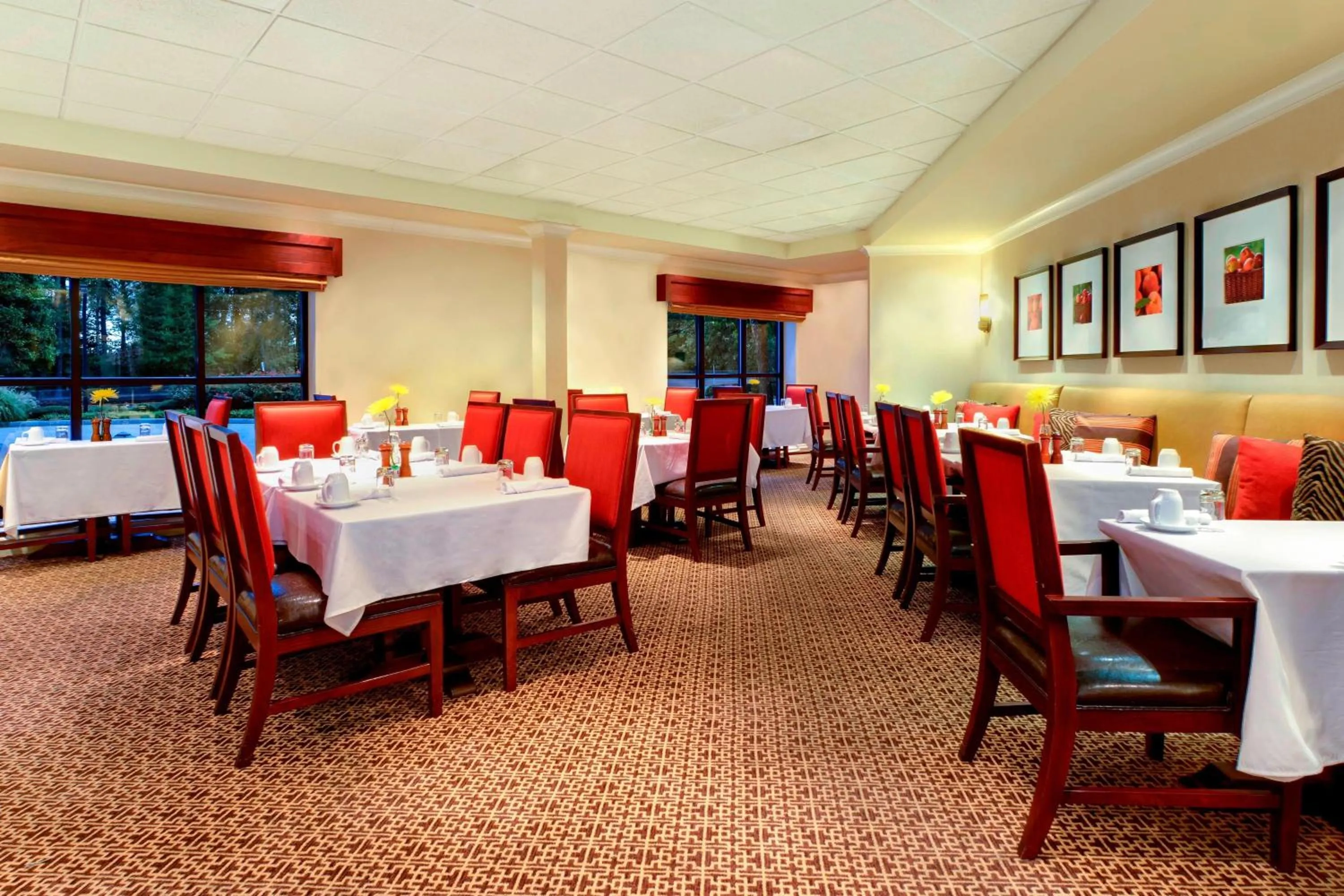 Restaurant/places to eat in Sheraton Atlanta Perimeter North