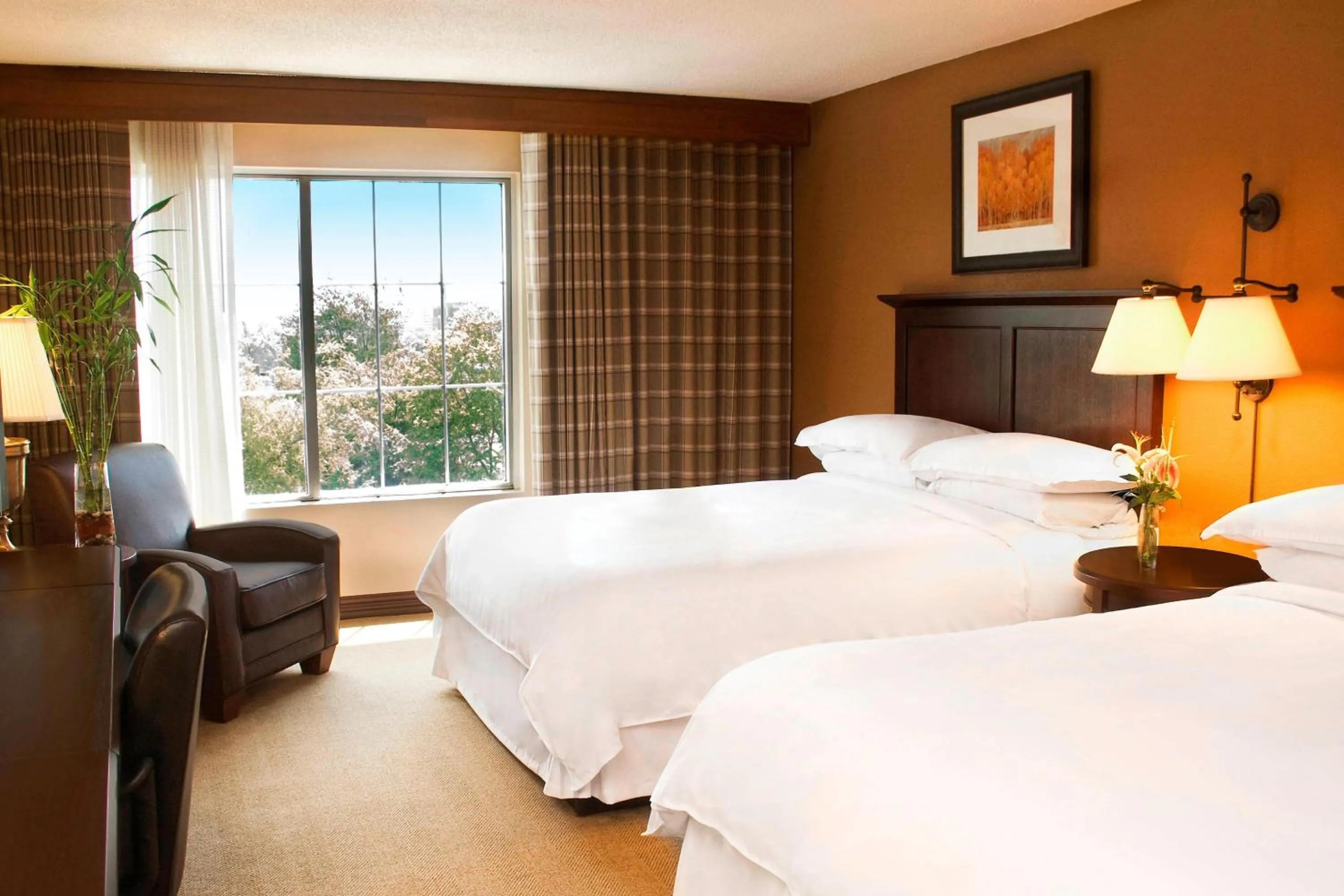 Photo of the whole room, Bed in Sheraton Atlanta Perimeter North