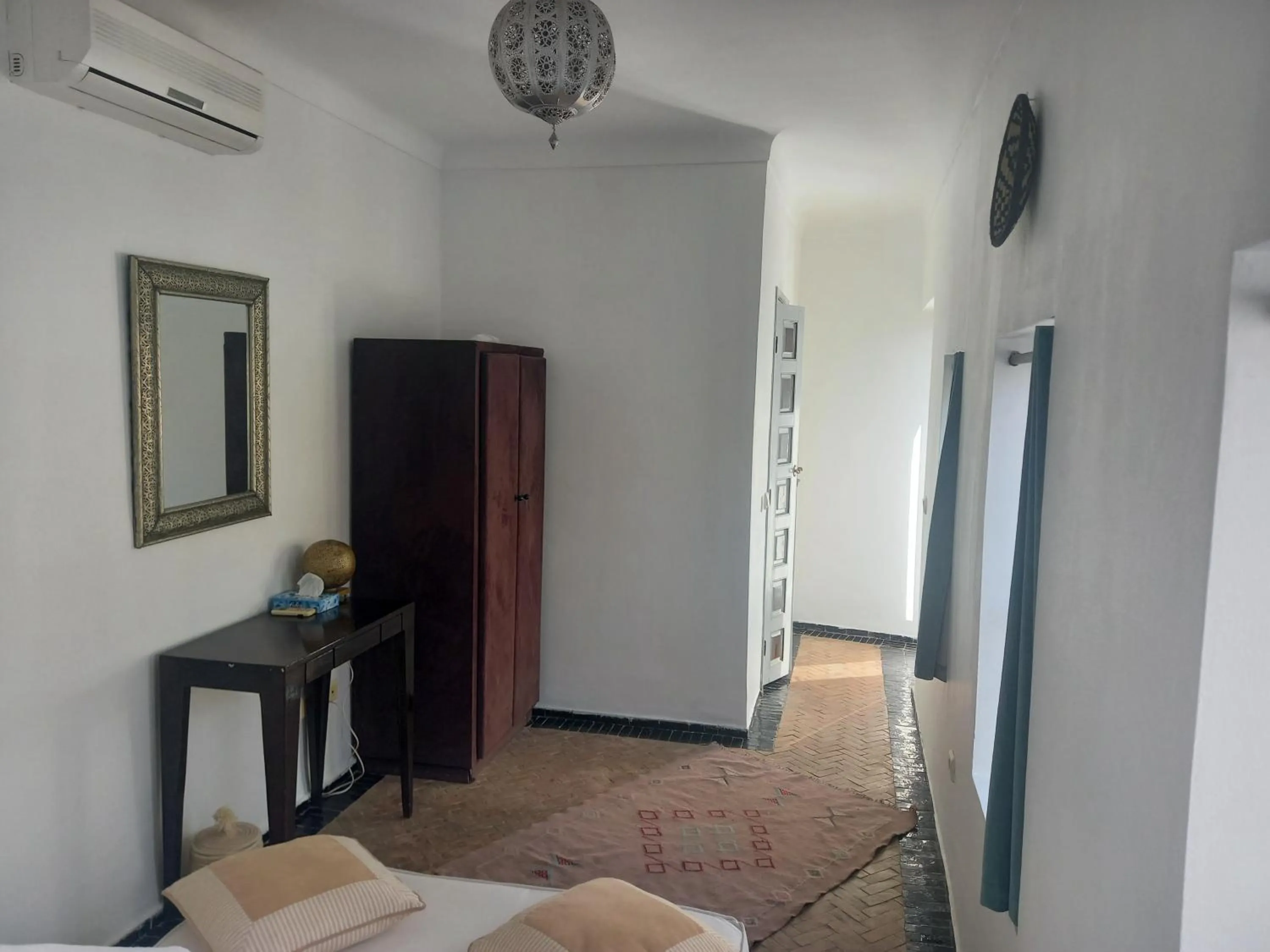 wardrobe, Bed in Riad Les Jardins des Lilas