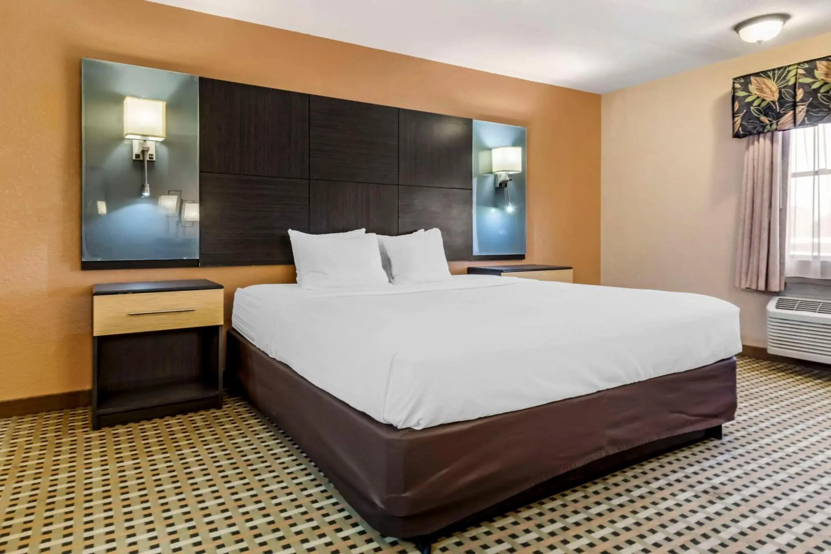 Bedroom, Bed in Quality Inn Amarillo West near Medical Center Bedroom, Bed in Quality Inn Amarillo West near Medical Center