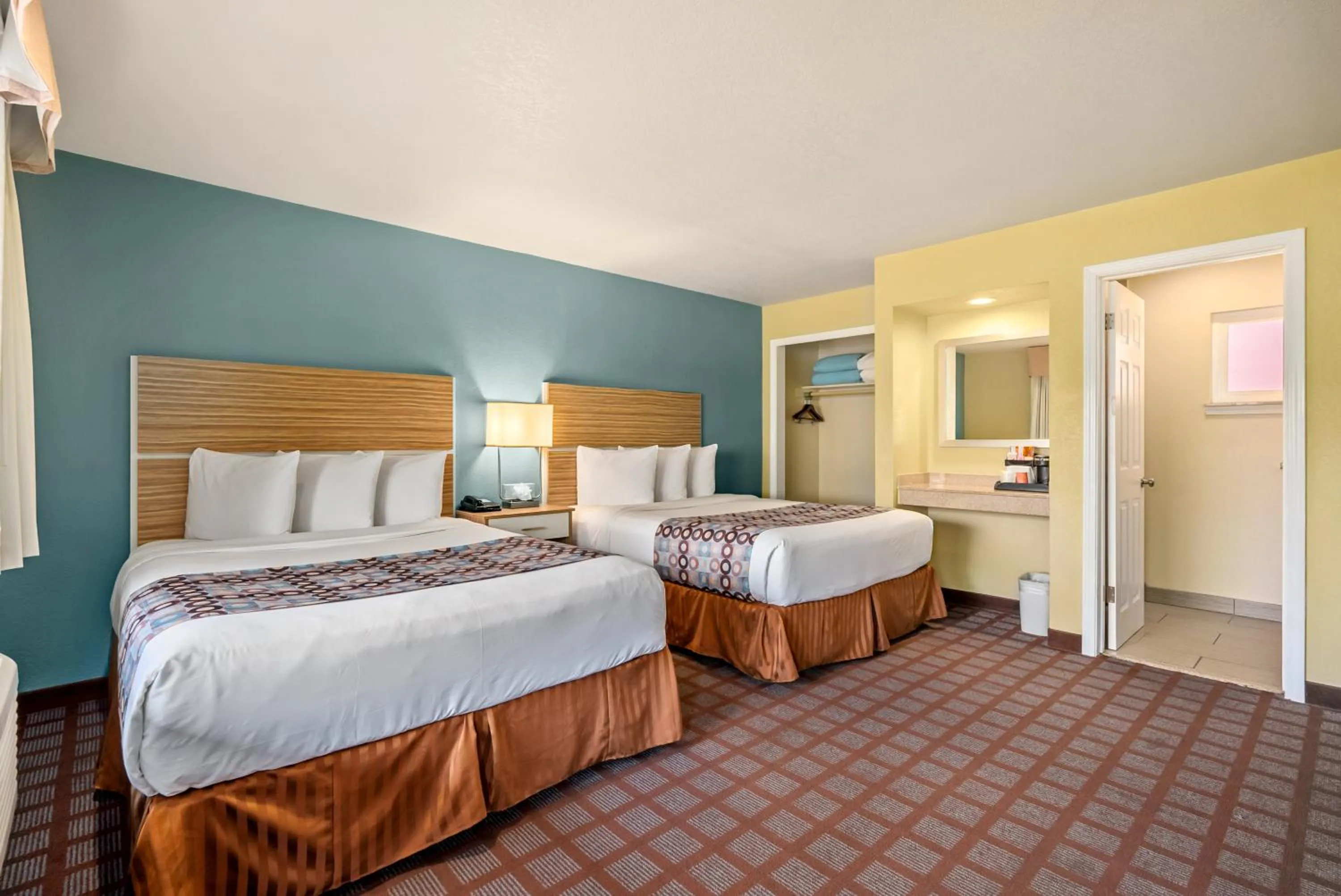 Bed in Avenue Inn Downtown District SLO