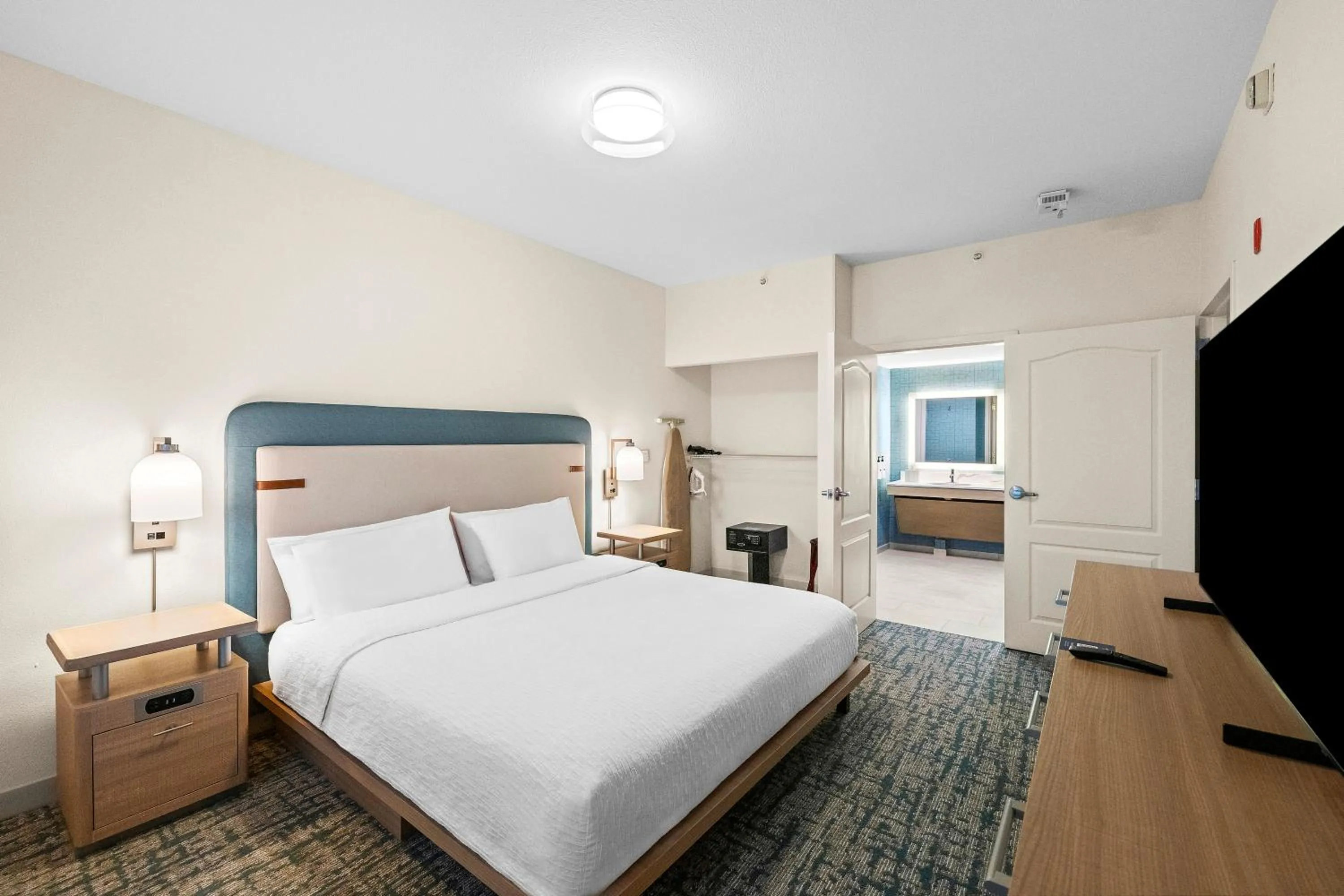 Bedroom, Bed in Homewood Suites Lancaster