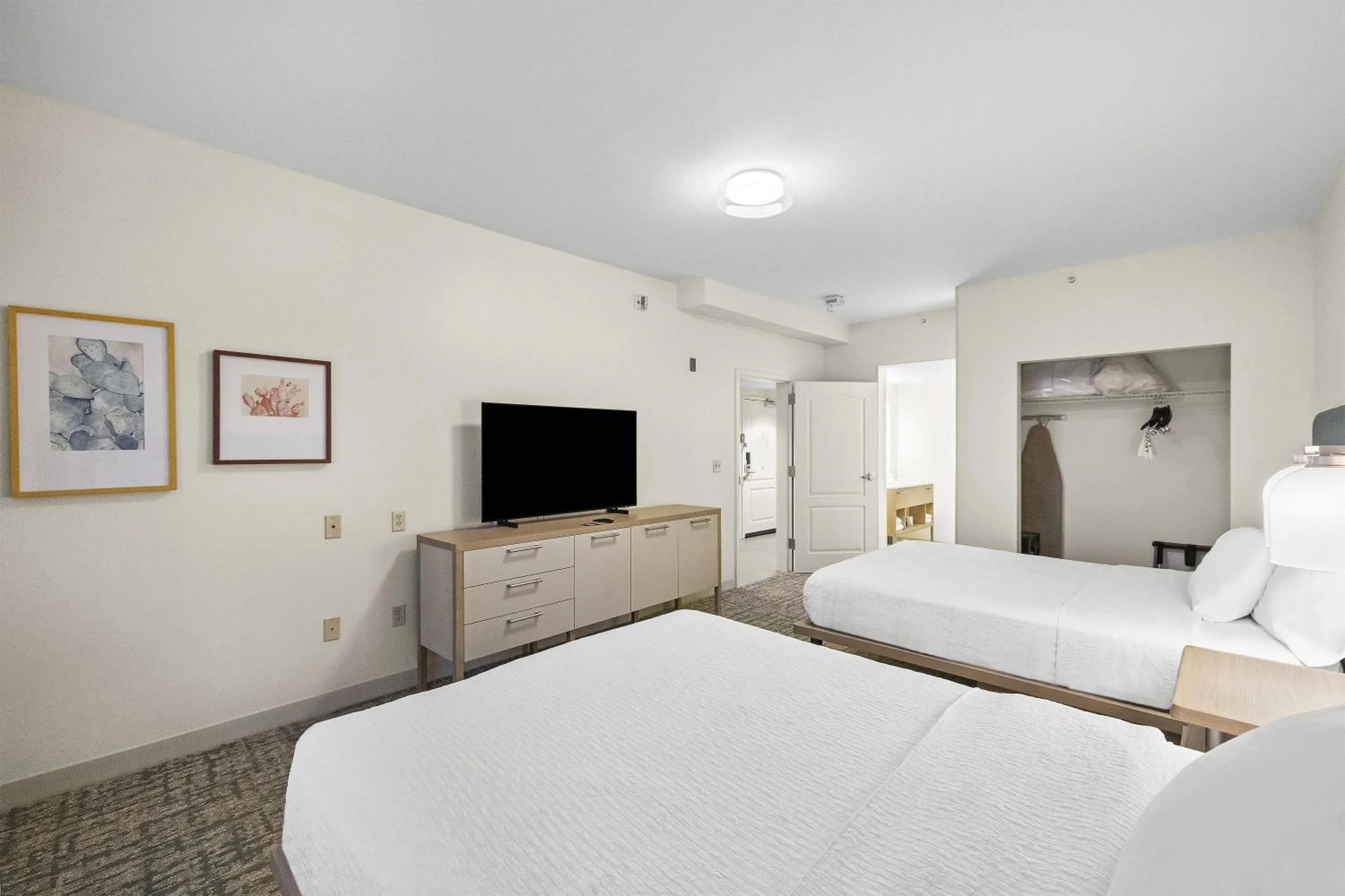 Bed in Homewood Suites Lancaster