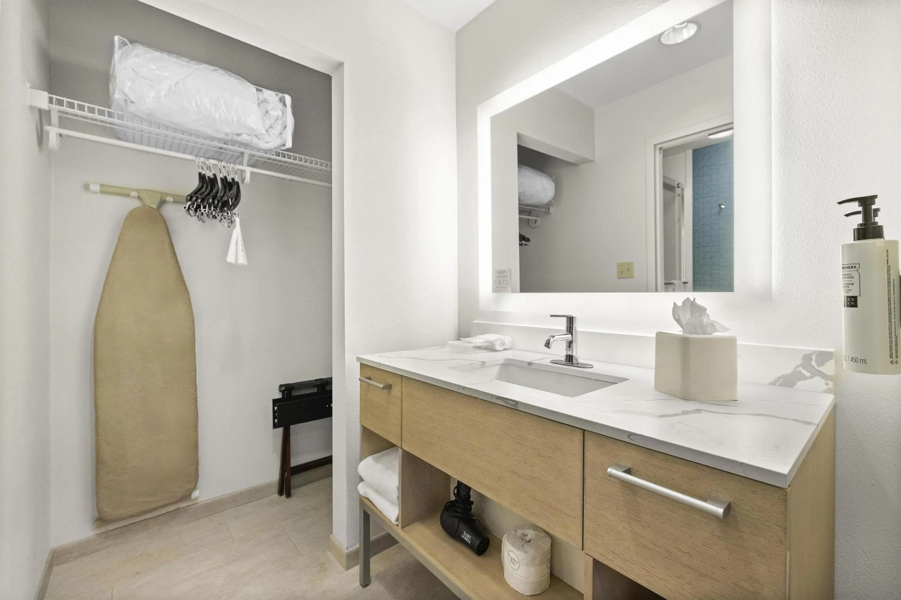 Bathroom in Homewood Suites Lancaster