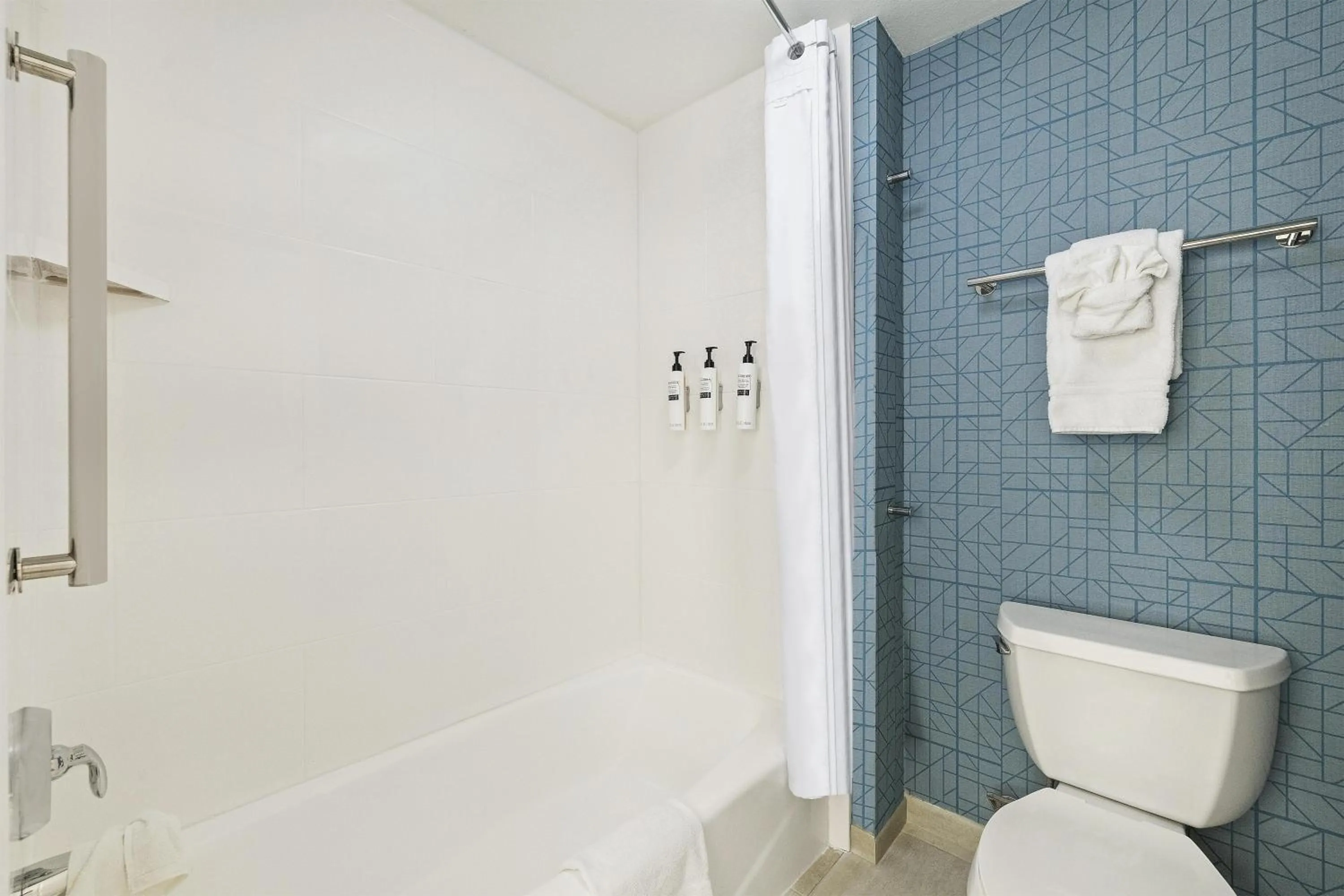 Bathroom in Homewood Suites Lancaster