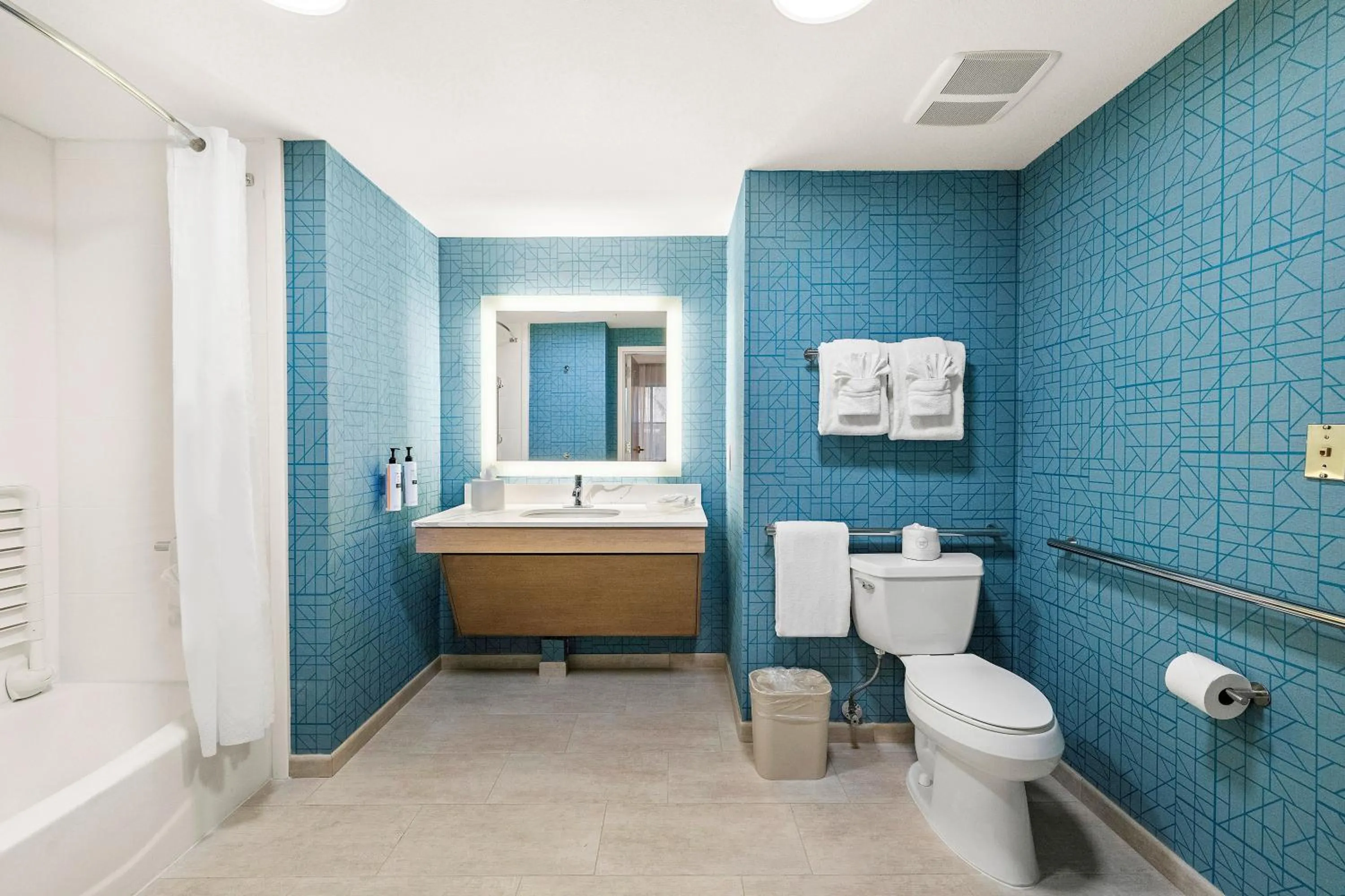 Bathroom in Homewood Suites Lancaster