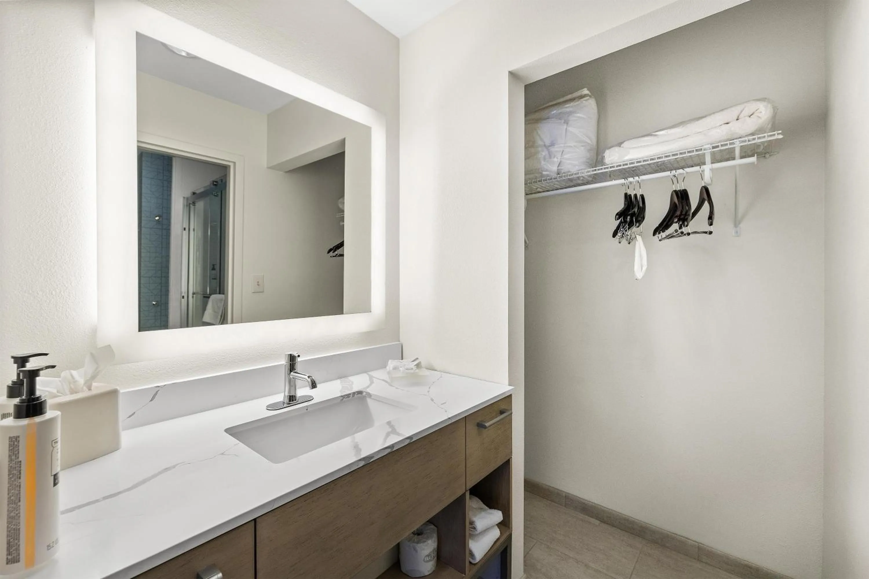 Bathroom in Homewood Suites Lancaster