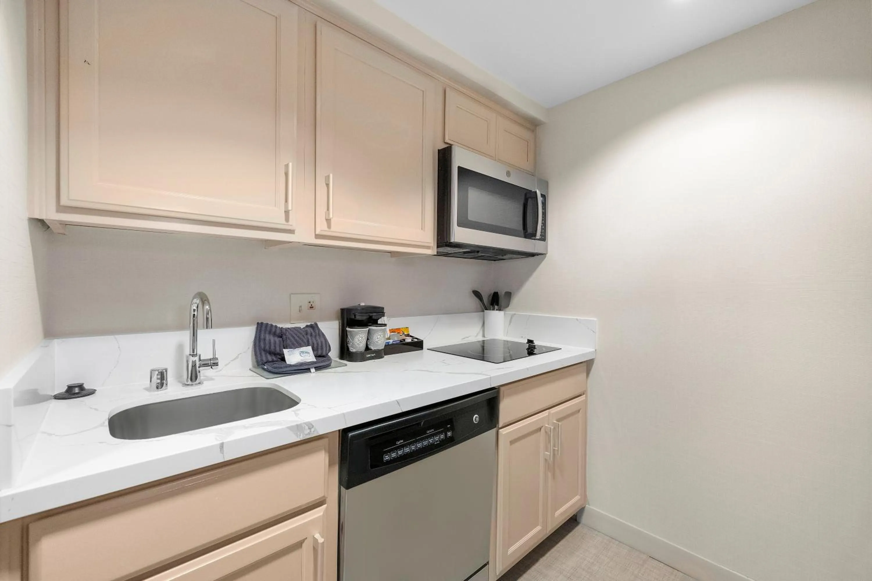 kitchen in Homewood Suites Lancaster