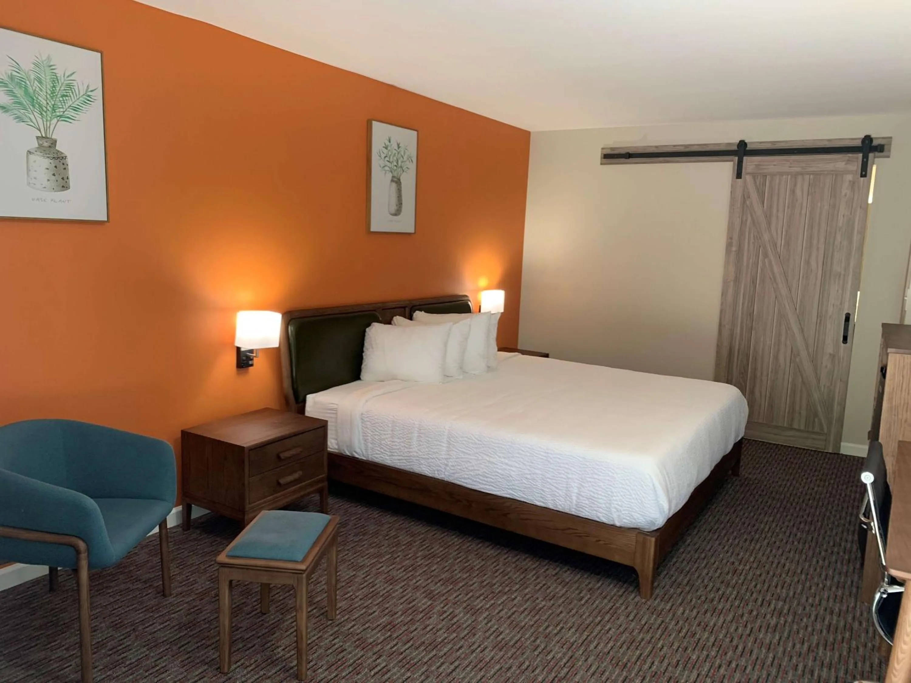 Photo of the whole room, Bed in Urban Boutique Hotel; BW Signature Collection