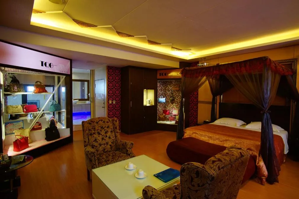 On site, Bed in Water City Motel