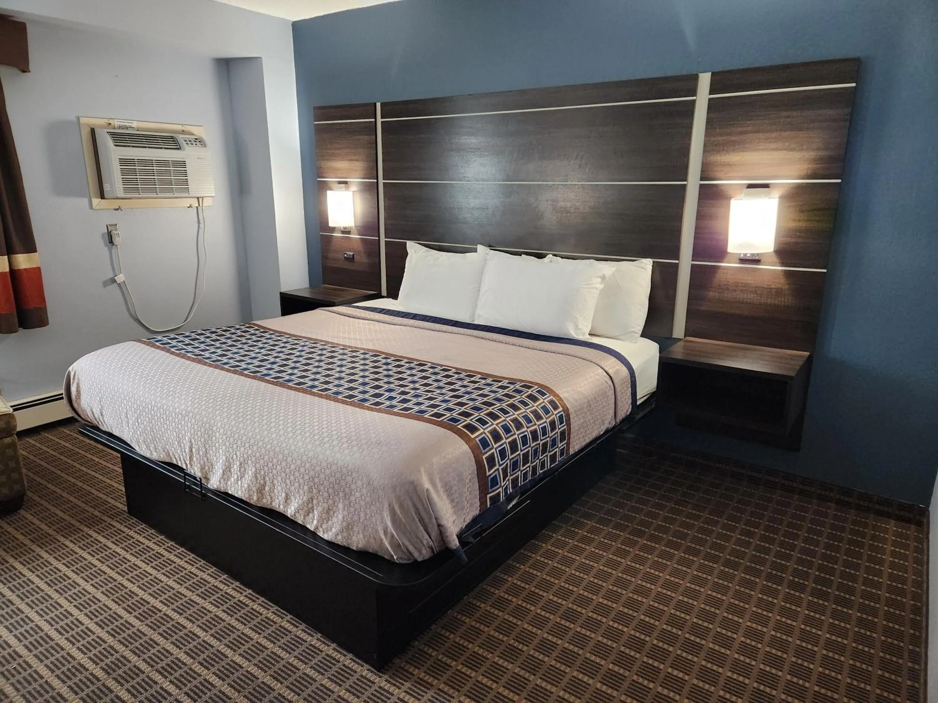 Bedroom, Bed in Stillwater Inn & Suites