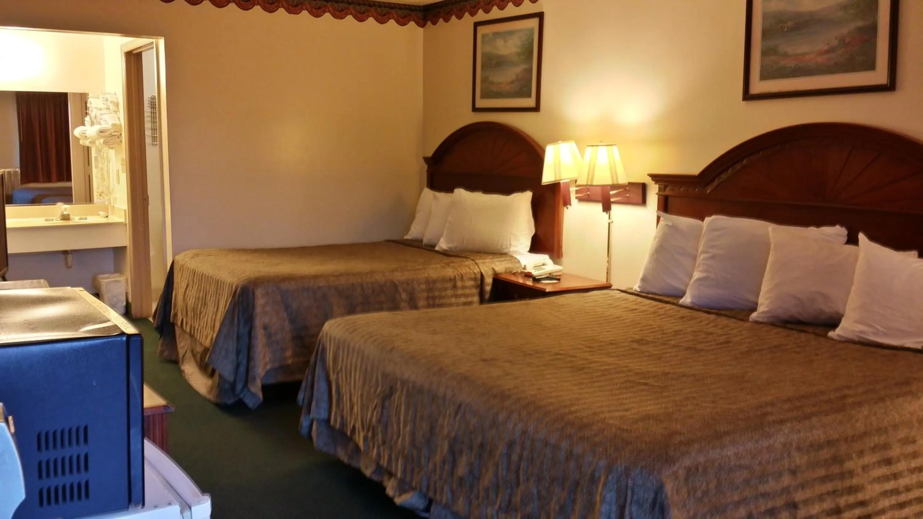 Bed in Heritage Inn Augusta