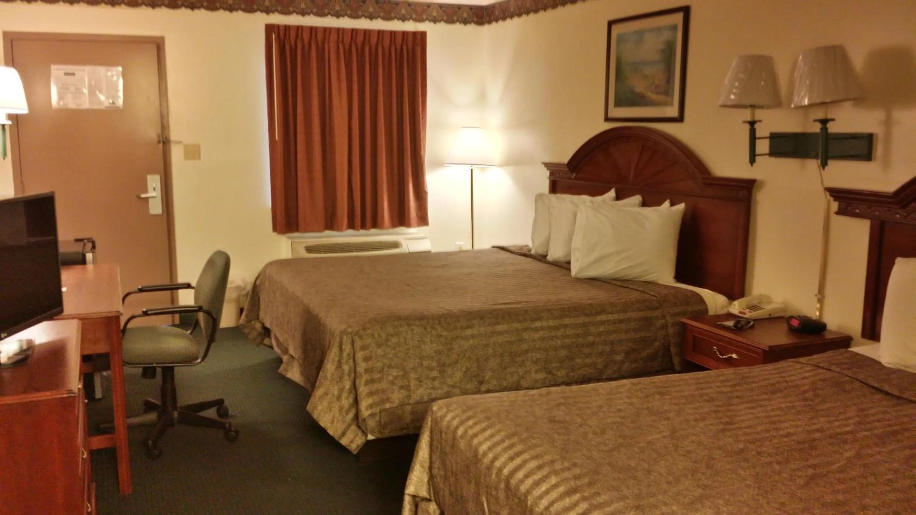 Bed in Heritage Inn Augusta