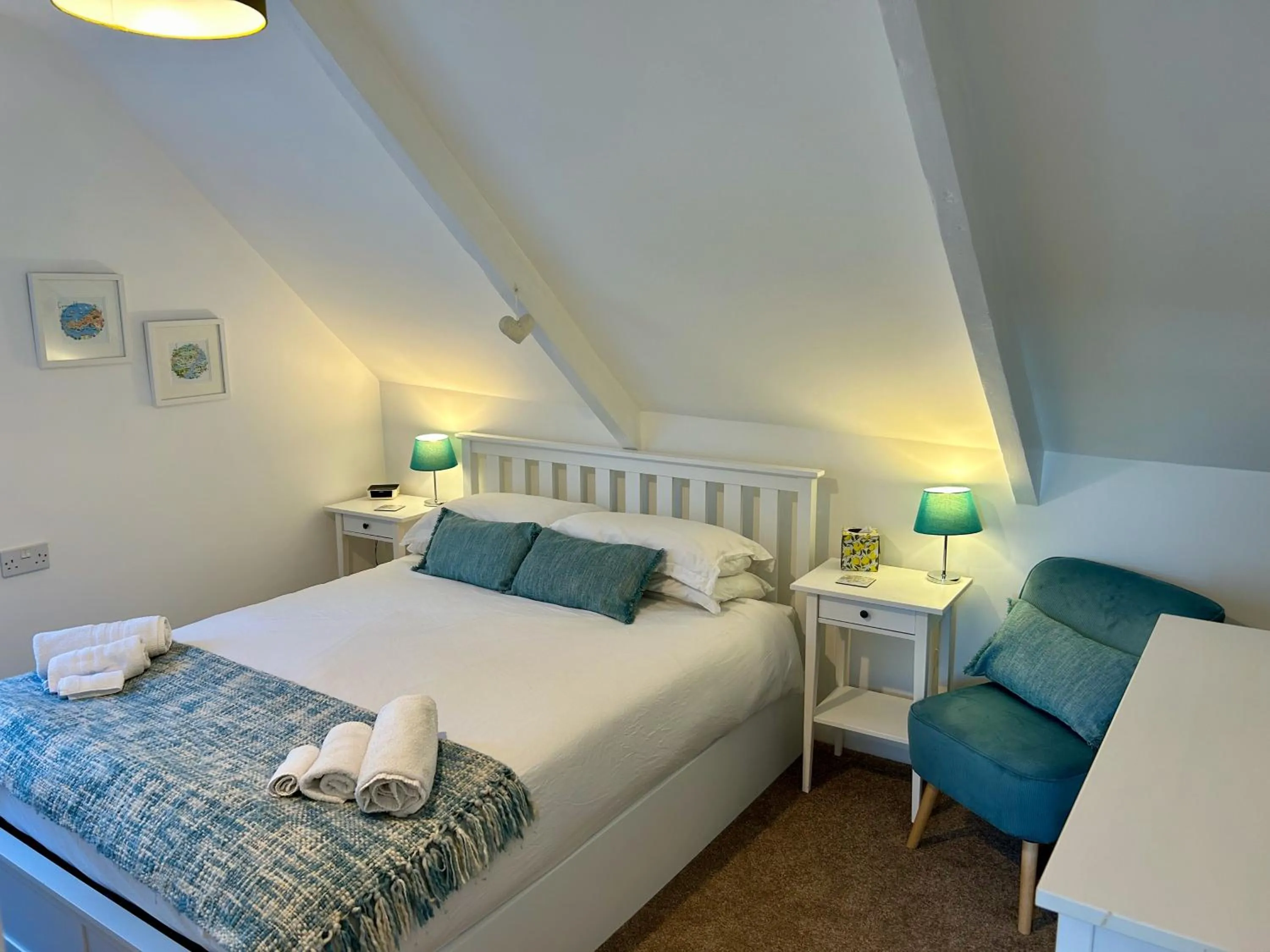 Bedroom, Bed in Fowey River Views