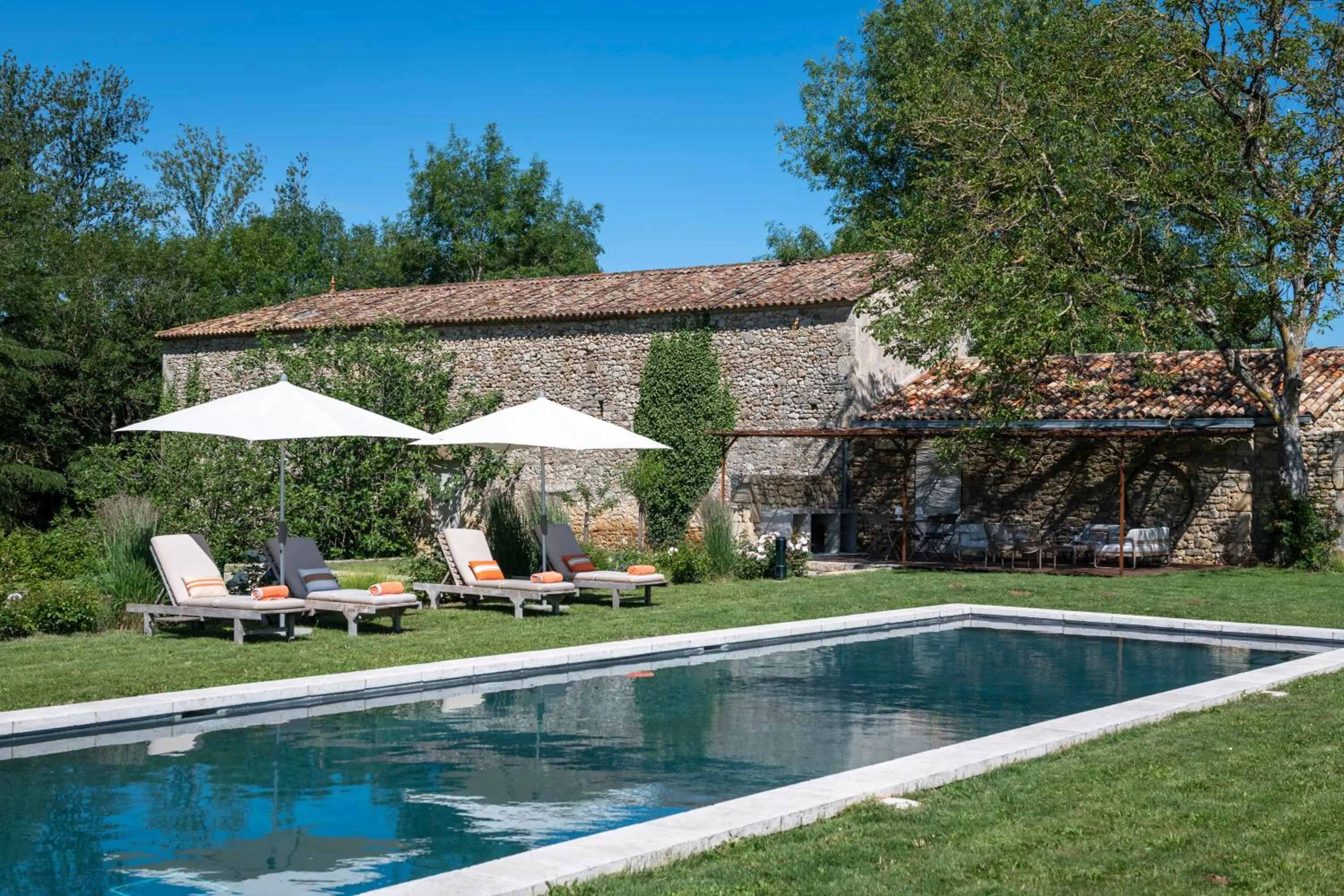 Swimming pool in Maison Le Sèpe - Vignoble Bio et Maison d'hôtes