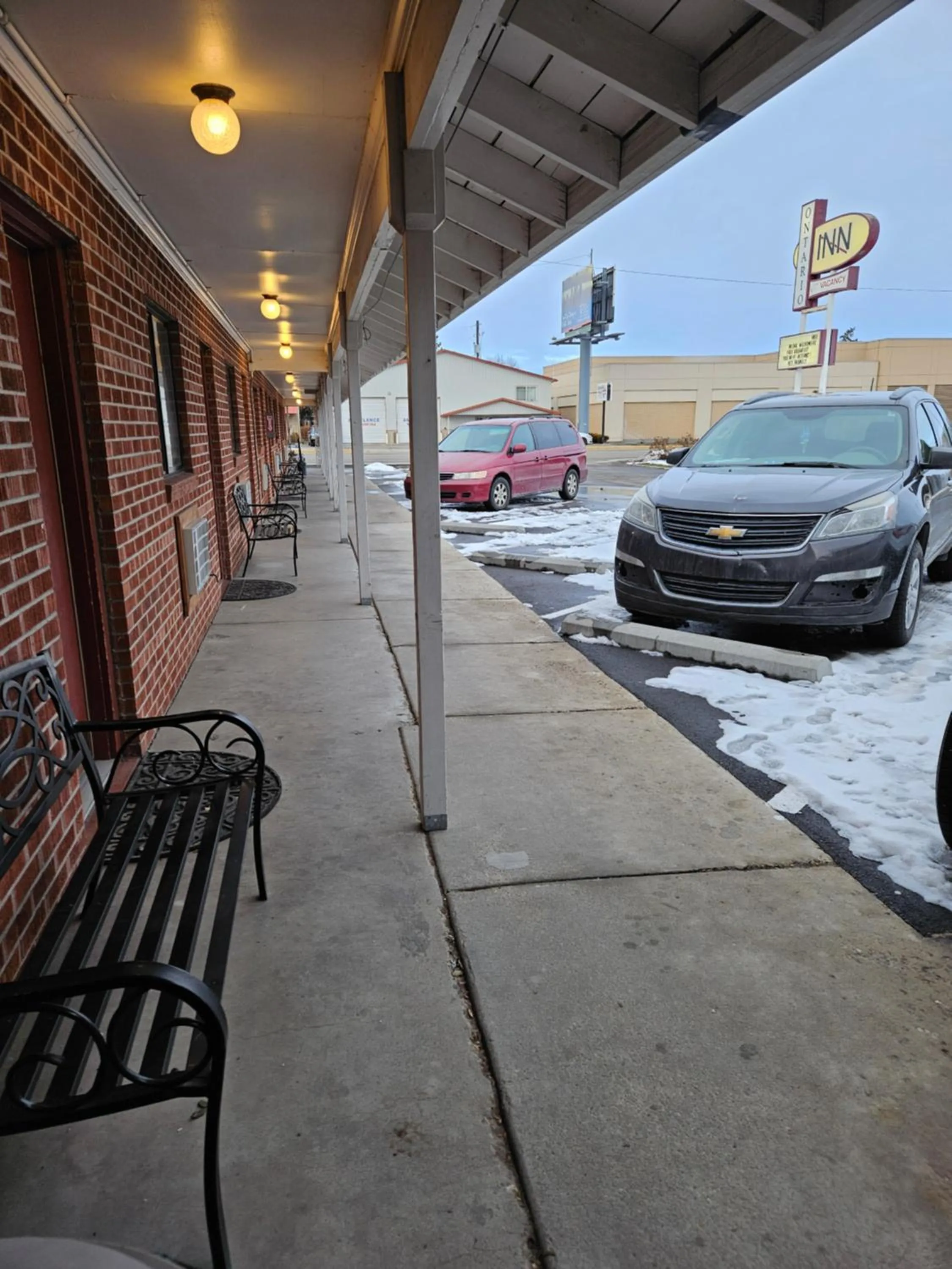 Parking in Ontario Inn