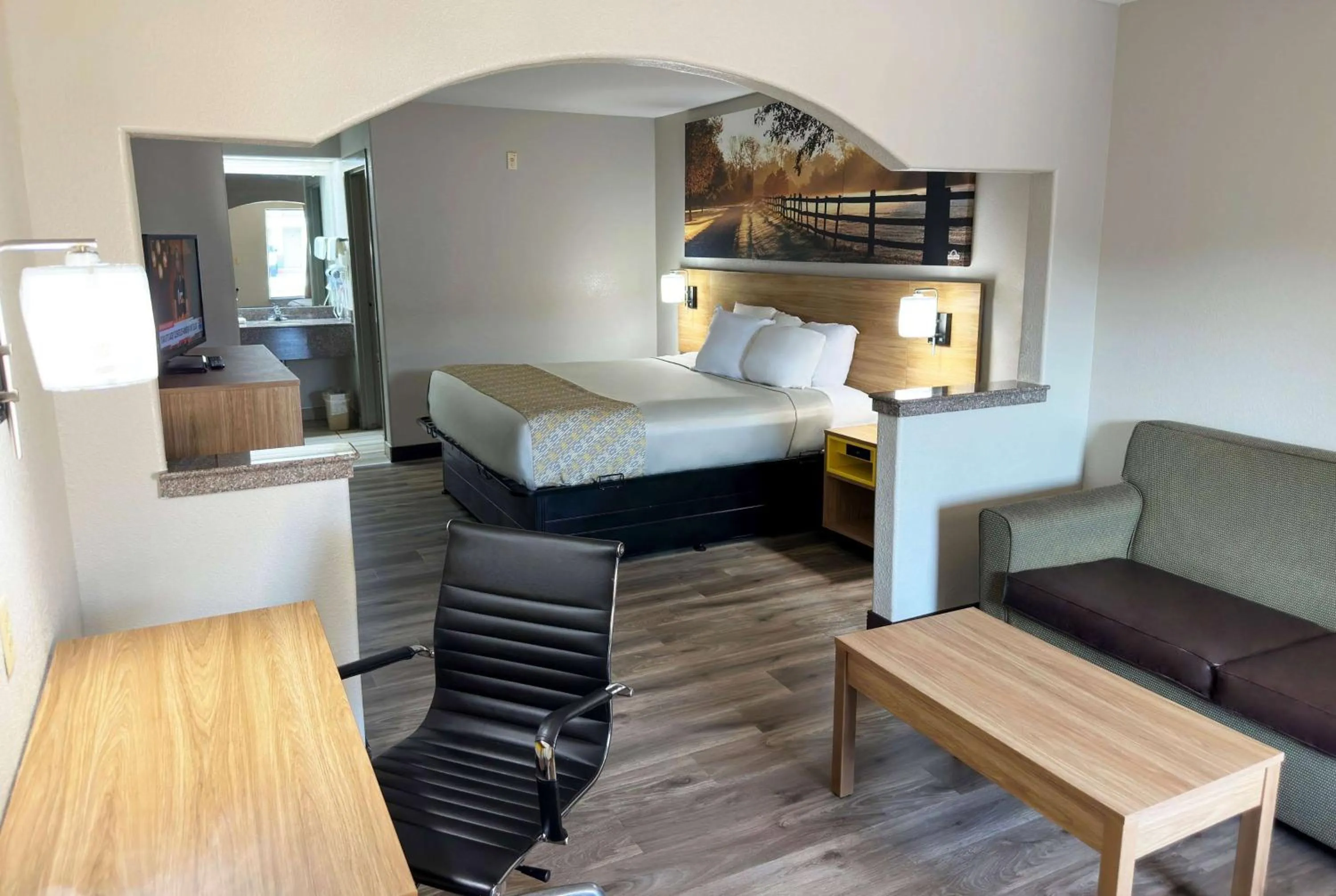 Photo of the whole room, Bed in Days Inn & Suites by Wyndham Opelousas