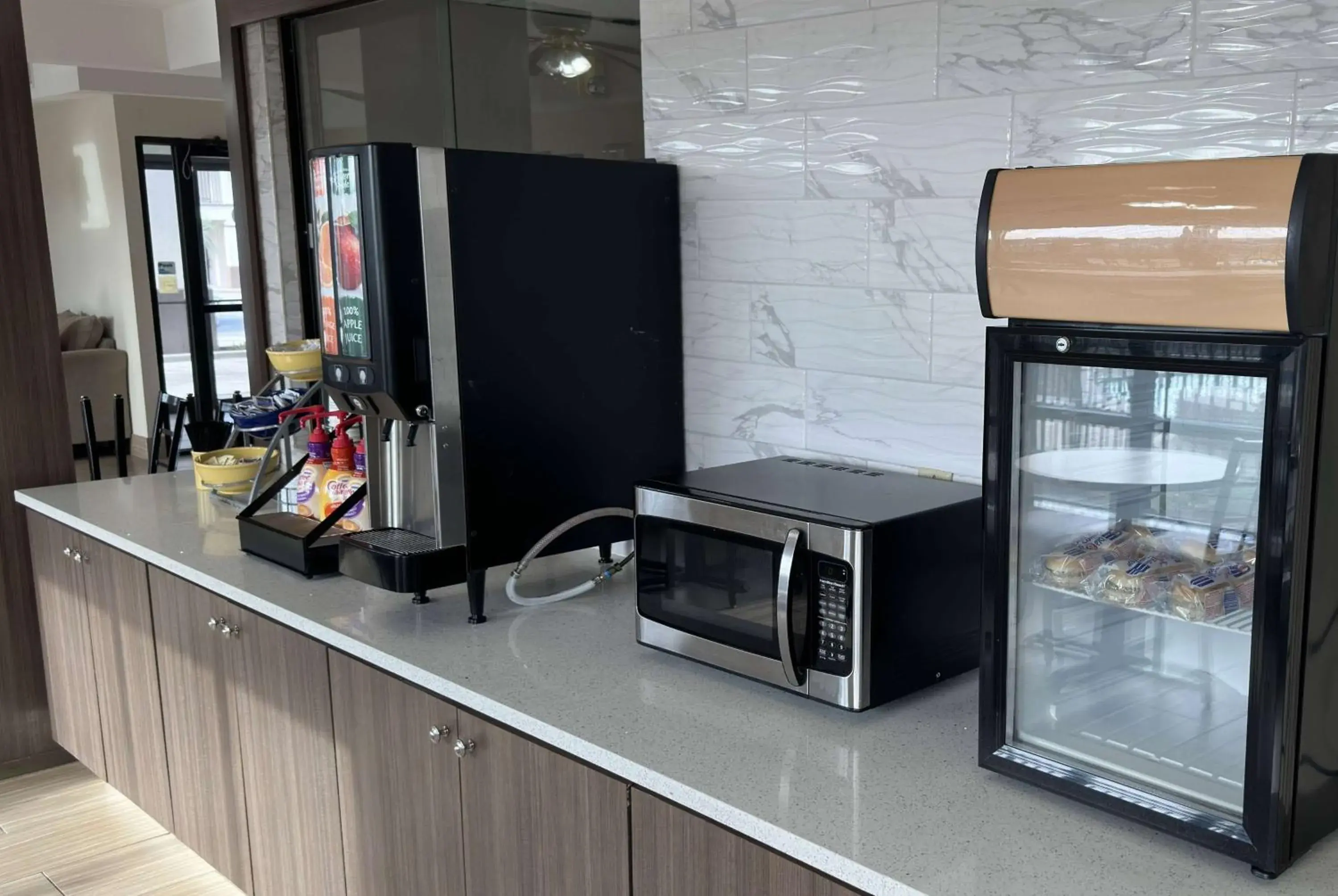 Property building in Days Inn & Suites by Wyndham Opelousas Property building in Days Inn & Suites by Wyndham Opelousas