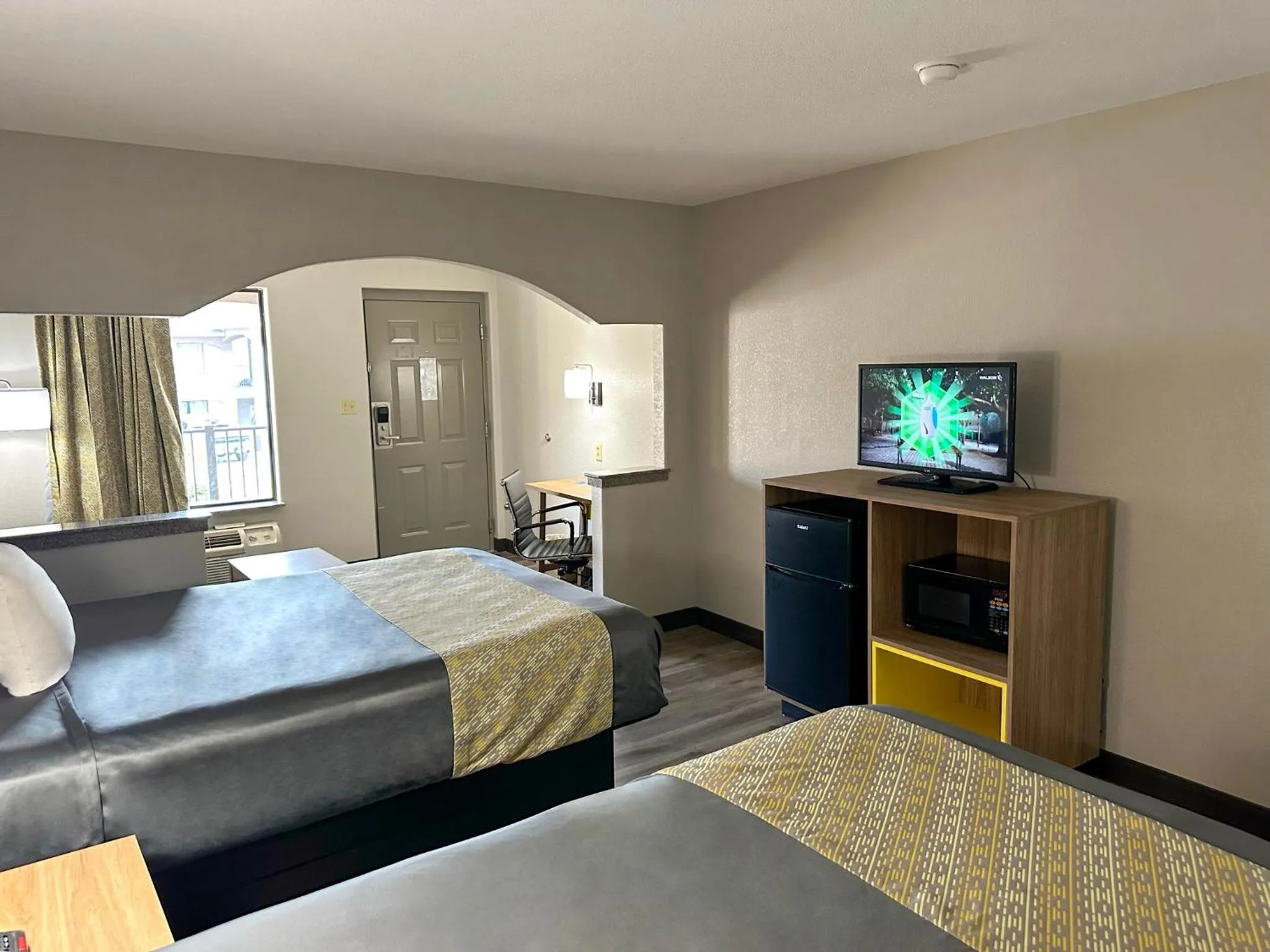 Bedroom, Bed in Days Inn & Suites by Wyndham Opelousas
