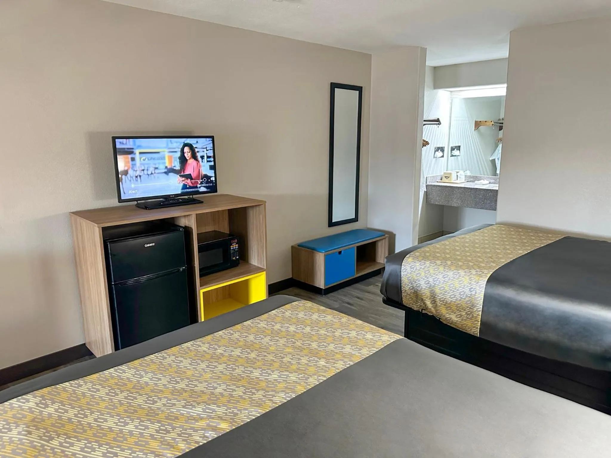 Bedroom, Bed in Days Inn & Suites by Wyndham Opelousas