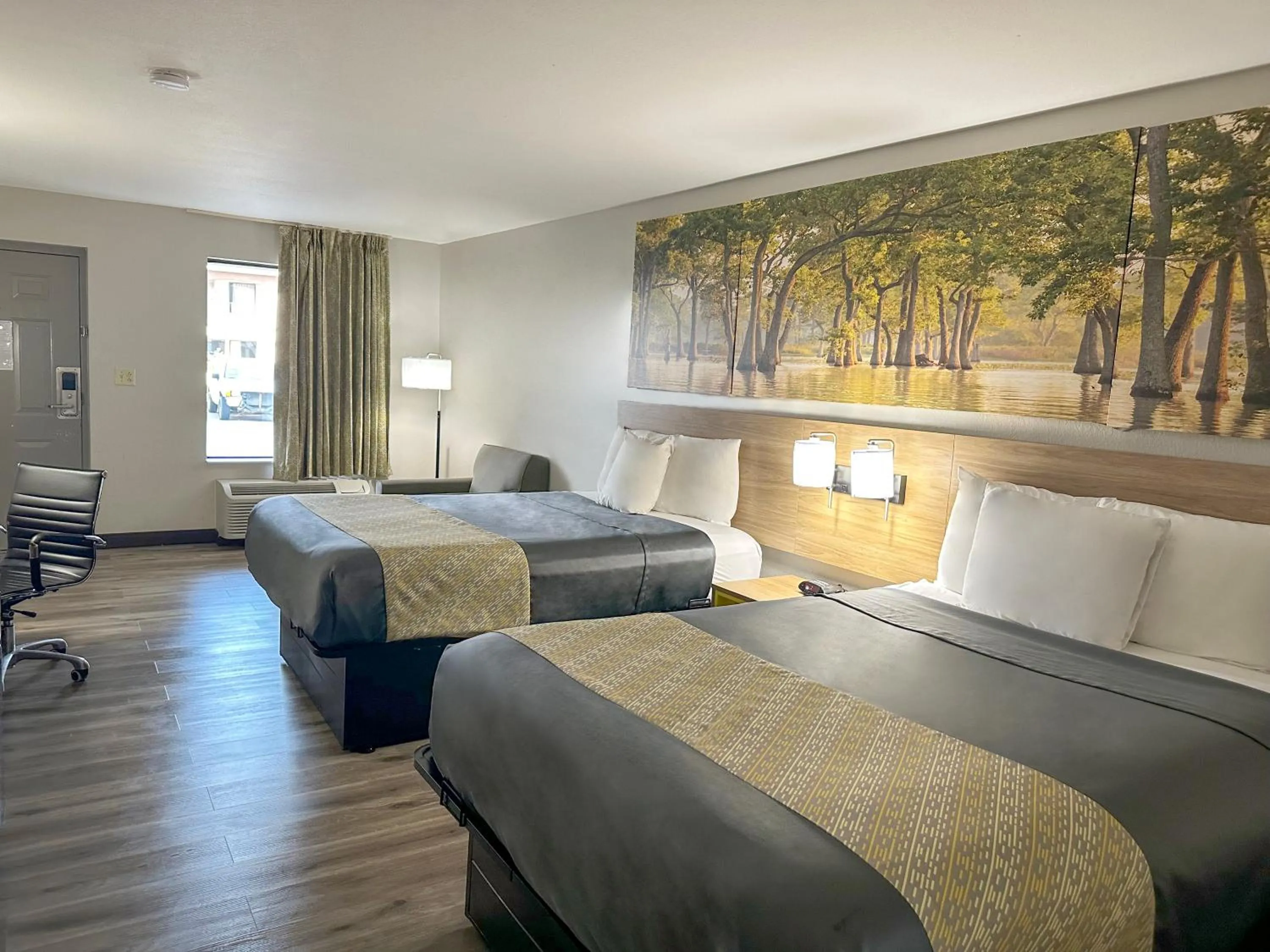 Bedroom, Bed in Days Inn & Suites by Wyndham Opelousas