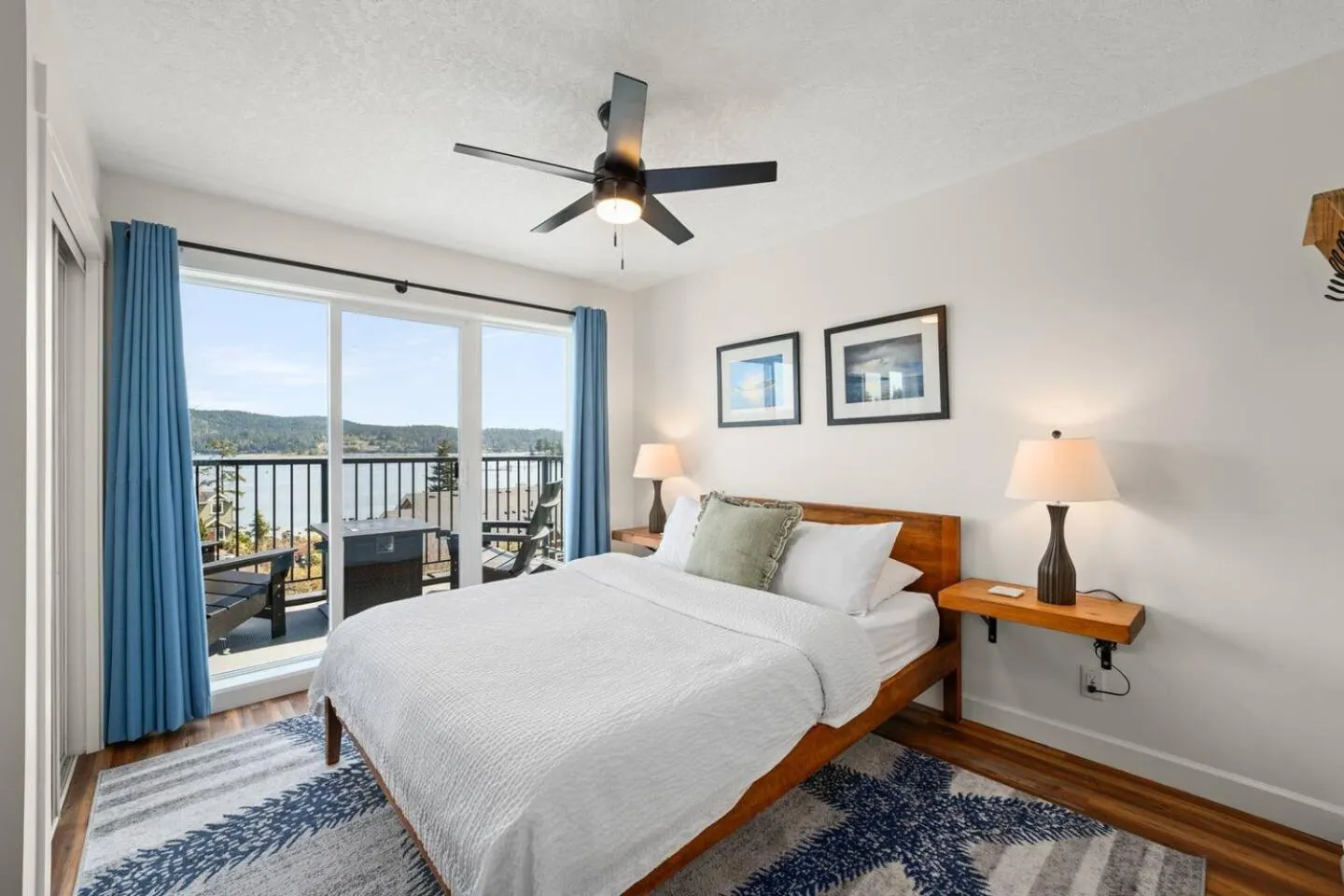 Bed in Sooke Harbour Resort & Marina