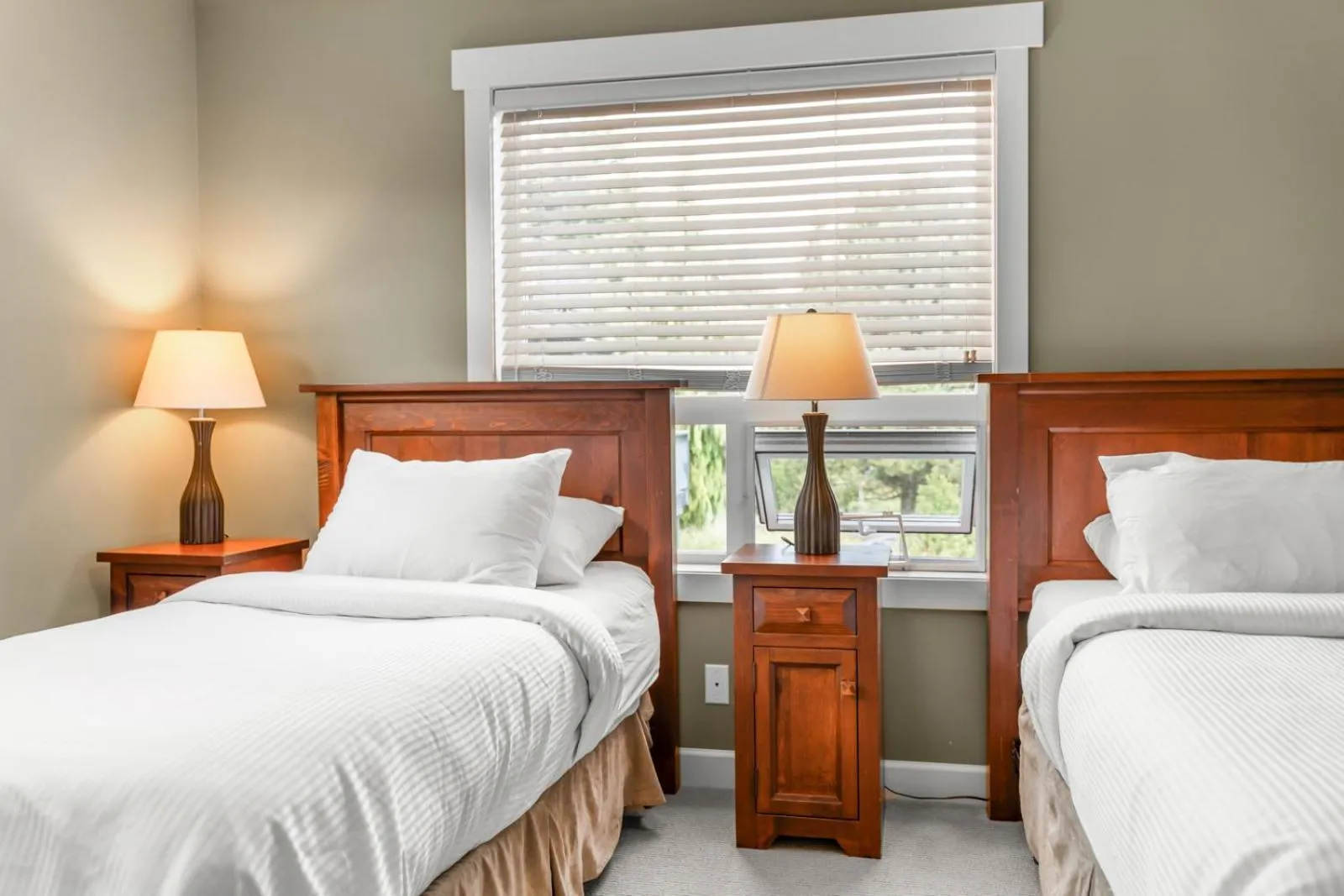 Bed in Sooke Harbour Resort & Marina