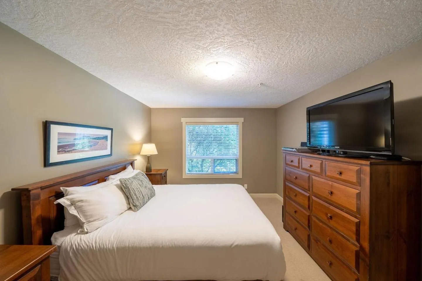 Bed in Sooke Harbour Resort & Marina