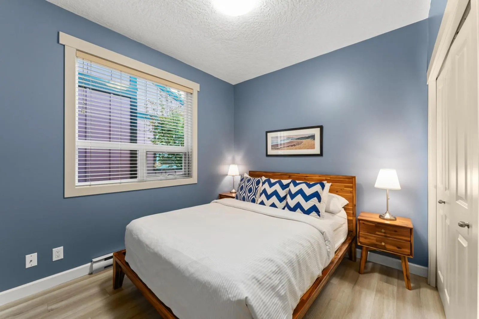 Bed in Sooke Harbour Resort & Marina