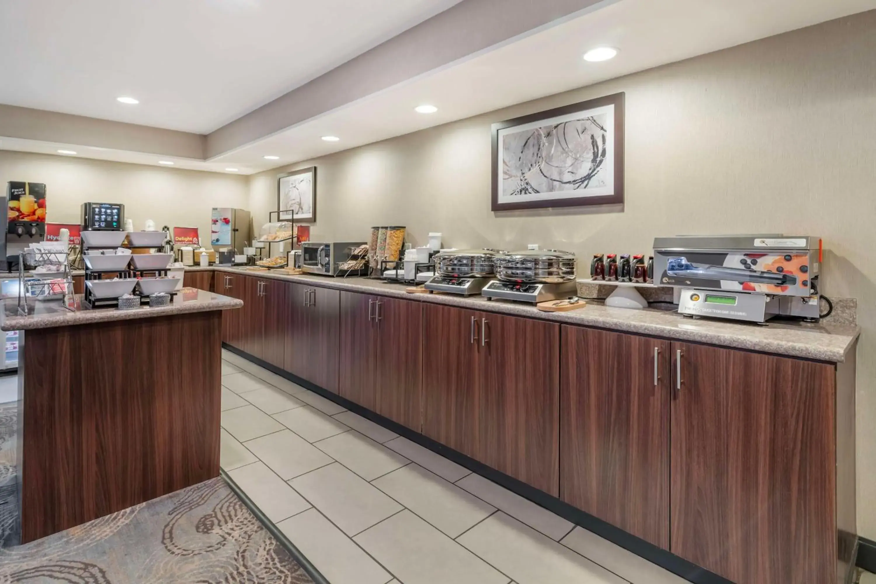 Breakfast in Best Western Liverpool-Syracuse Inn & Suites Breakfast in Best Western Liverpool-Syracuse Inn & Suites