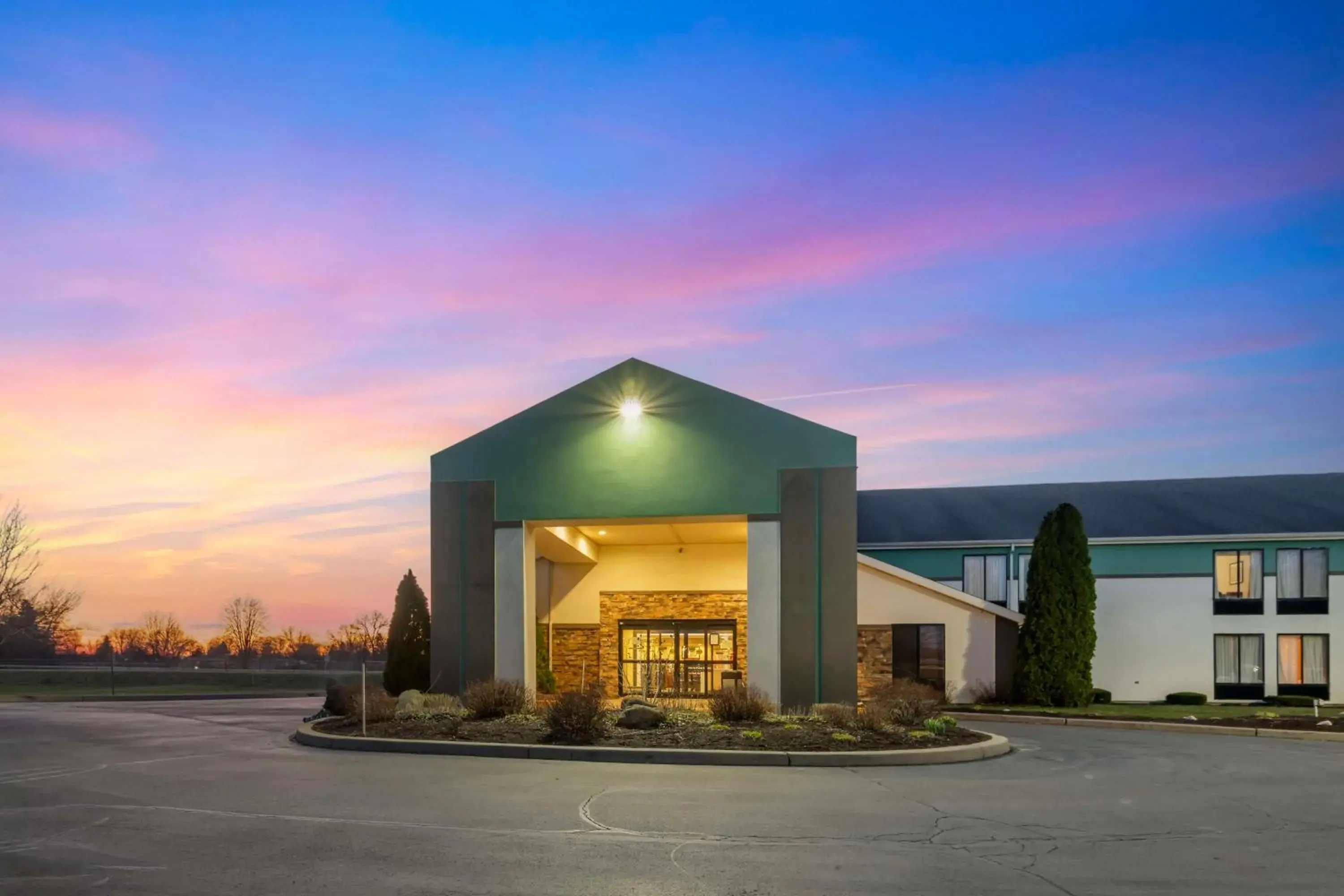 Property building in Best Western Liverpool-Syracuse Inn & Suites Property building in Best Western Liverpool-Syracuse Inn & Suites