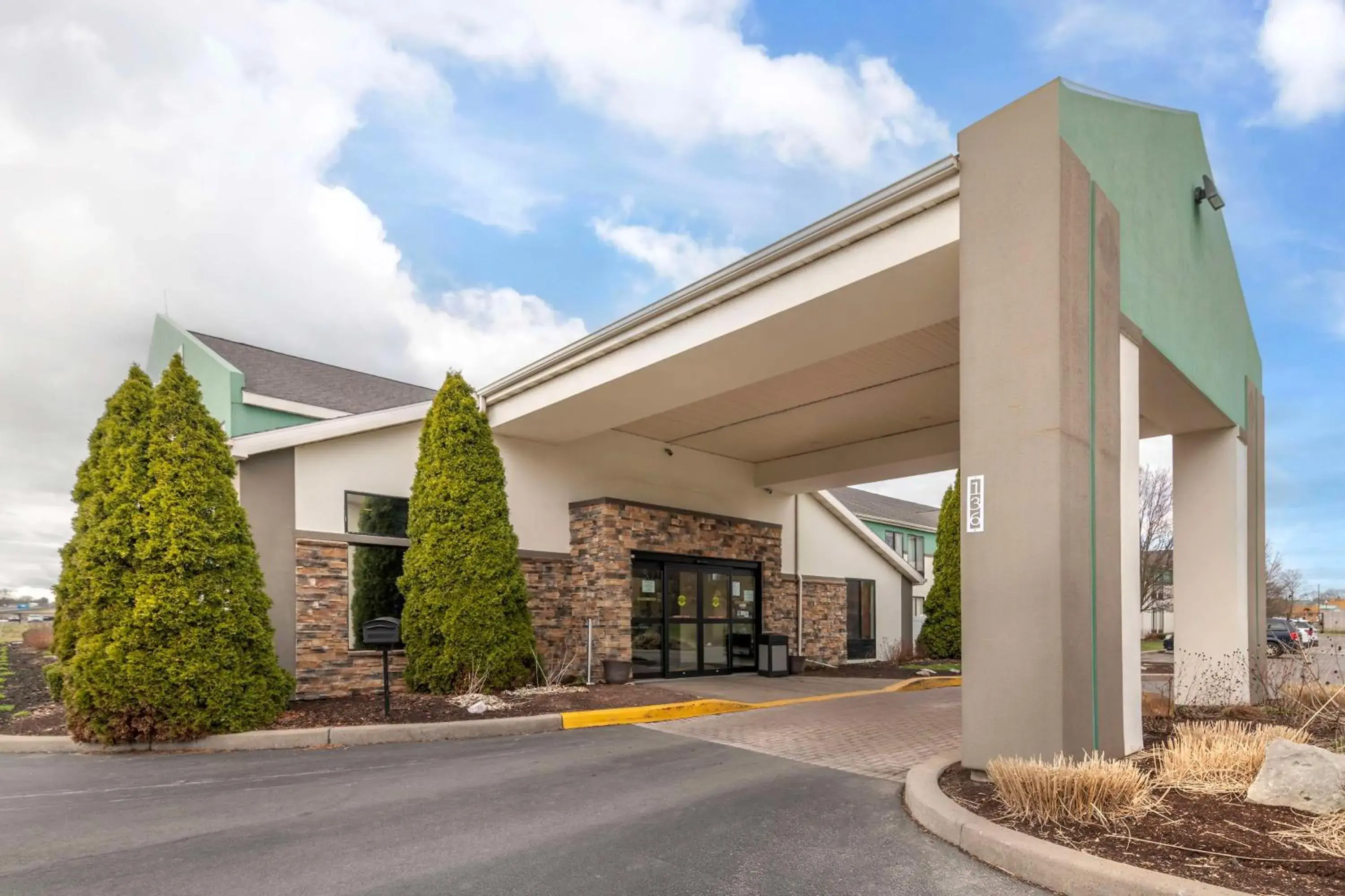 Property building in Best Western Liverpool-Syracuse Inn & Suites Property building in Best Western Liverpool-Syracuse Inn & Suites